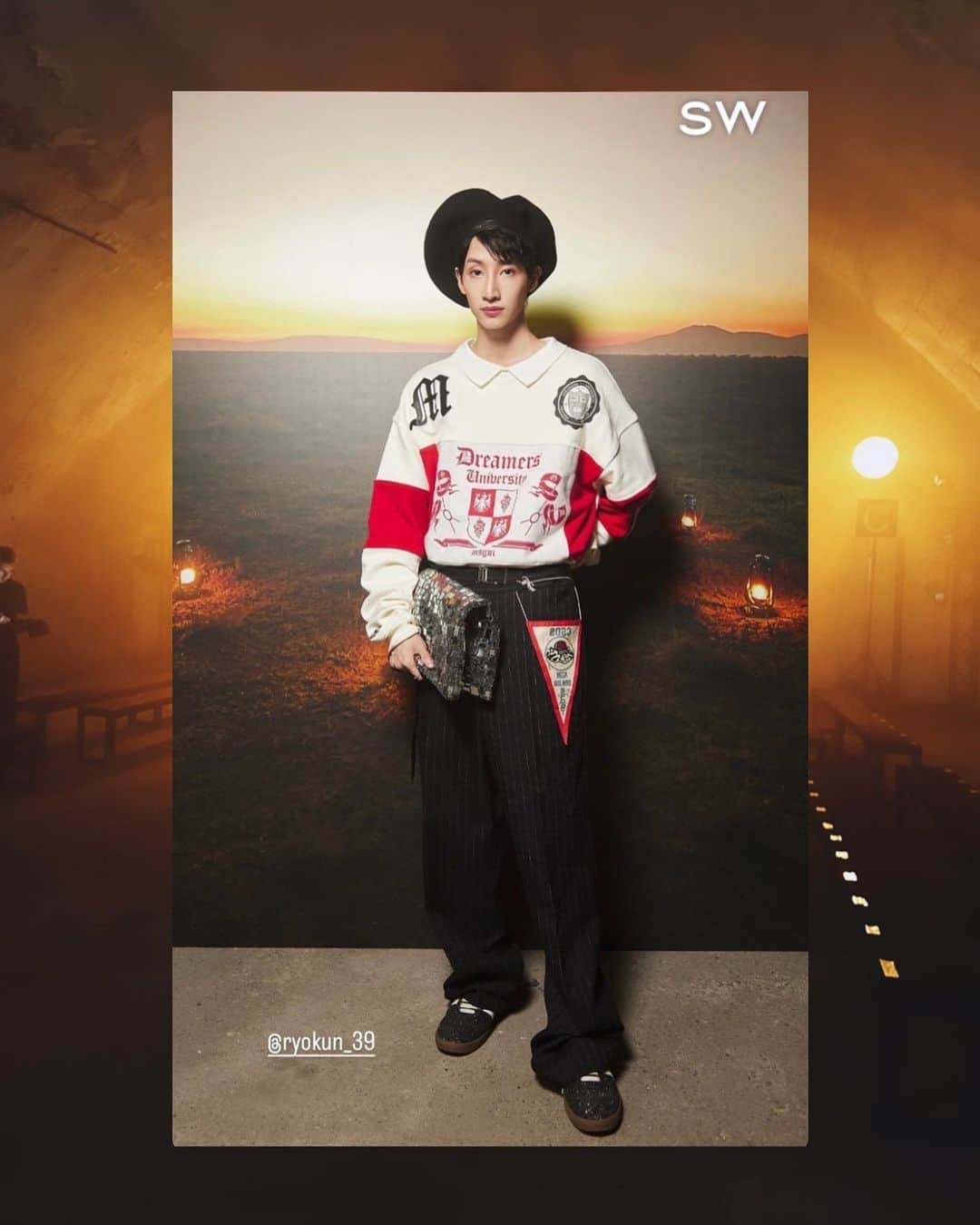 緒形りょうのインスタグラム：「MSGM MAN SS 24🧡  デザイナーのマッシモ・ジョルジェッティがタンザニアの旅行で見た、夕日や、空の写真をプリントアウトした洋服もあって、それが彼の思い出とともに洋服に映し出されてとても素敵だった🌅  #msgm #milanocollection」