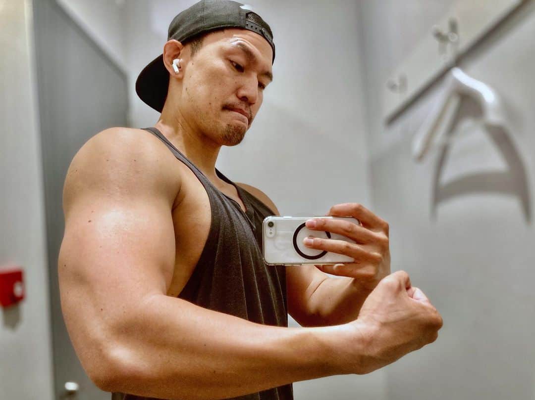 小柳心のインスタグラム：「人生万事塞翁が馬🐴  #小柳心 #コヤナギシン #俳優 #脚本家 #workout #bodymake #training」