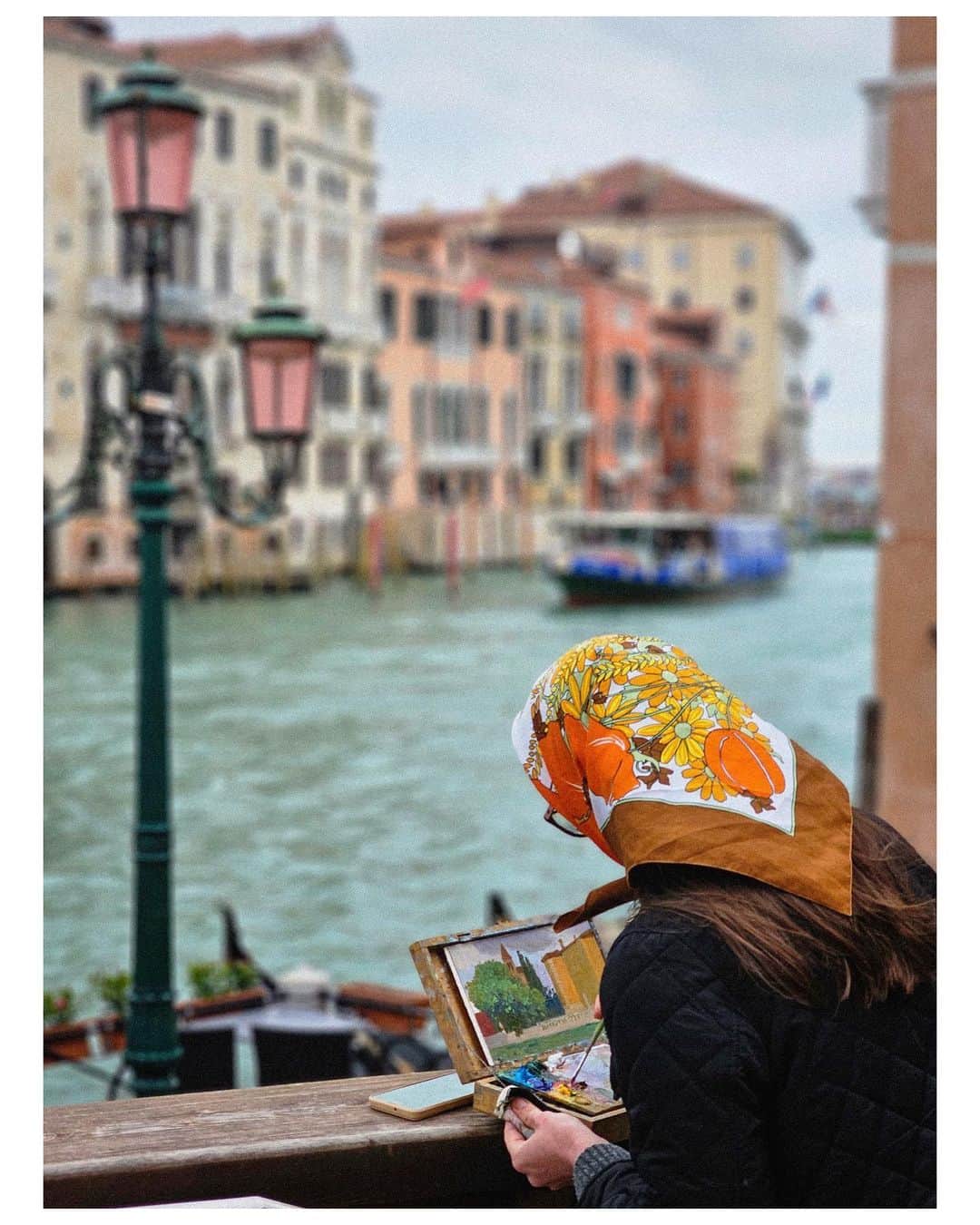 VuTheara Khamさんのインスタグラム写真 - (VuTheara KhamInstagram)「Venetian Serie (2016-2023) 🇮🇹 #venezia #italy  The last photo was taken by my pupil @seba061170 during a photo walk @veneziaphotofestival in Piazza San Marco, a chance encounter with the living legend @martinparrstudio the last day.   . 2016 : 1,2 2018 : 3,4,5 2023 : 6,7,8,9 & 10」6月18日 20時52分 - vutheara
