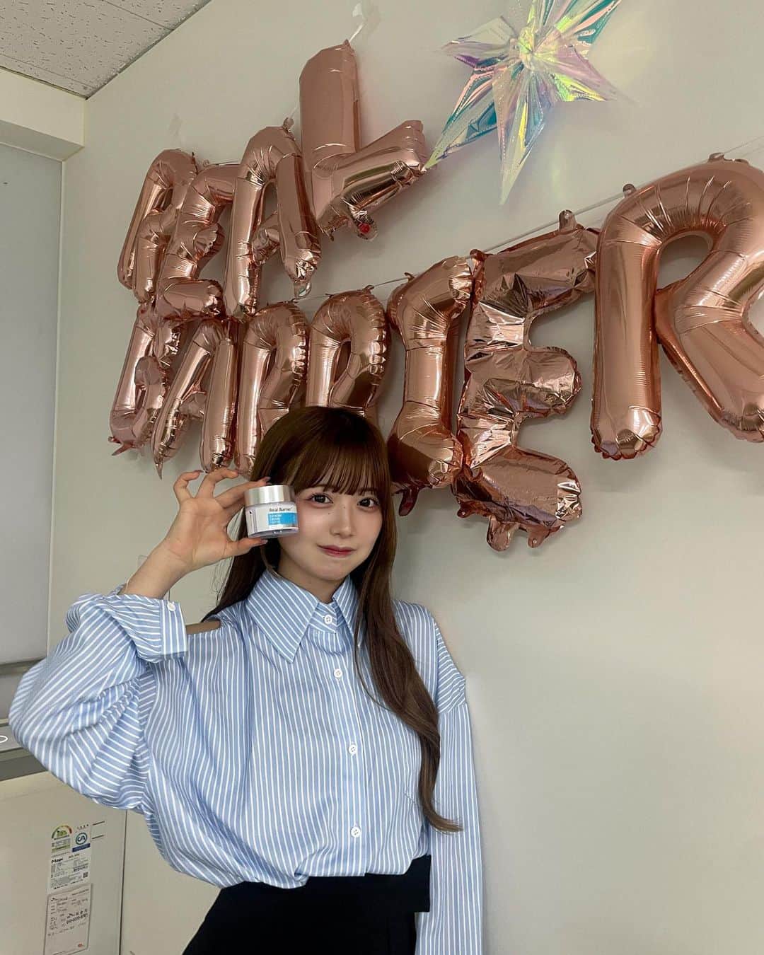 Kirariのインスタグラム：「ㅤㅤㅤㅤㅤㅤㅤㅤㅤㅤㅤ  ㅤㅤㅤㅤㅤㅤㅤㅤㅤㅤㅤ  韓国コスメツアー最後は realbarrierに遊びに行ってきました🌨  敏感肌でも使える弱酸性低刺激処方の スキンケアブランドです！  エクストリームクリームはベタつかずしっとり保湿されて、 トナーはとろみのあるテクスチャーなのに しっかり浸透されるのがポイントです🐋  #realbarrier #リアルバリア #pr」