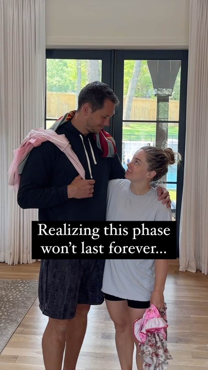 ショーン・ジョンソンのインスタグラム：「brb crying @shawnjohnson #kids #parenting #family #marriage #cute」