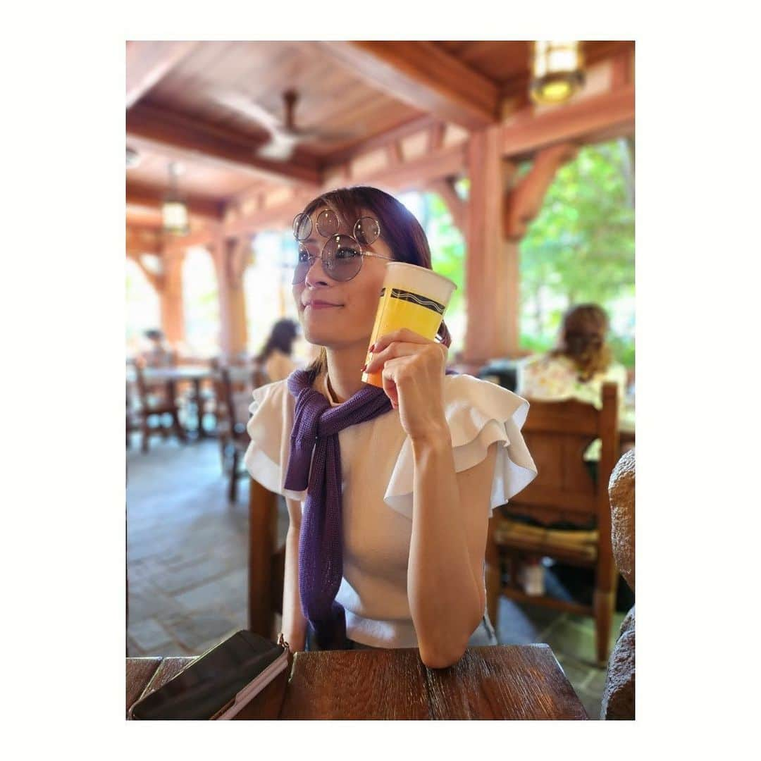 夢月せらさんのインスタグラム写真 - (夢月せらInstagram)「40周年のDisneyland🏰🐭👑💓  やっと行けたー✨ 天気よすぎて凄かった🥵笑 念願のパレード見て、キャラクターにも沢山触れ合えて♡ あとはひたすら、ビール🍺笑  さいっっっっこうの休日でした〜ヾ(*´∀｀*)ﾉ」6月18日 21時08分 - seramutsuki