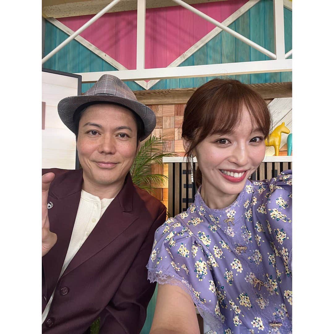 神部美咲のインスタグラム：「芸能界の先輩としても 競馬番組の先輩としても 大好きな恋さん🐴🤎  そしてKEIBA  BEAT 新MCの菅井さん♡ 一生懸命で優しくて 初めましてだったけど すっかりファンです🥰🥰  #KEIBABEAT」