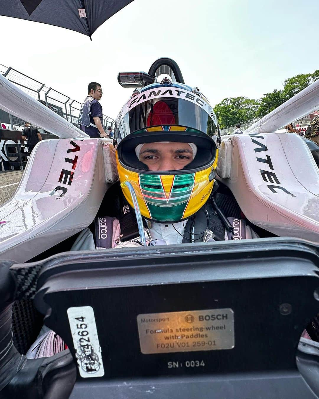 松浦孝亮さんのインスタグラム写真 - (松浦孝亮Instagram)「Super Formula Lights  今季は、スーパーGTではライバルチームでドライブする、イゴール・オオムラ・フラガ選手の監督をしているのですが、なんと！ルーキーイヤーの今季、第6戦で優勝する事ができました！ 日系3世の彼は、知る人ぞ知るグランツーリスモの世界チャンピオン🏆 eスポーツと実車の両方で走る彼のポテンシャルは計り知れない。 常に謙虚で、感謝の気持ちを忘れずに走る彼には、彼の事を応援したい！と思ってくださる人はたくさんいます。 まだまだ成長過程のイゴール選手、もっともっとビッグになるのは間違いないです。 イゴール選手の活躍をお楽しみに！ #sflights  #superformulalights  #granturismo  #fanatec #anestiwata  #igorfraga」6月19日 2時43分 - ko_matsuura