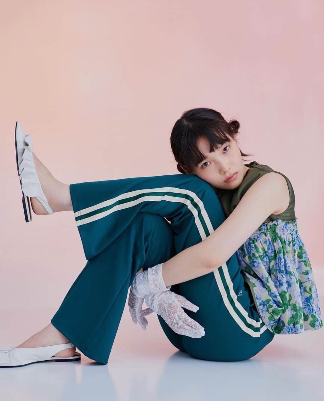 江崎ななほのインスタグラム：「@poppy_tokyo  Day dream collection 　 ph @masakisato_  st @natsumi.ogasawara  hm @boyeonlee__」