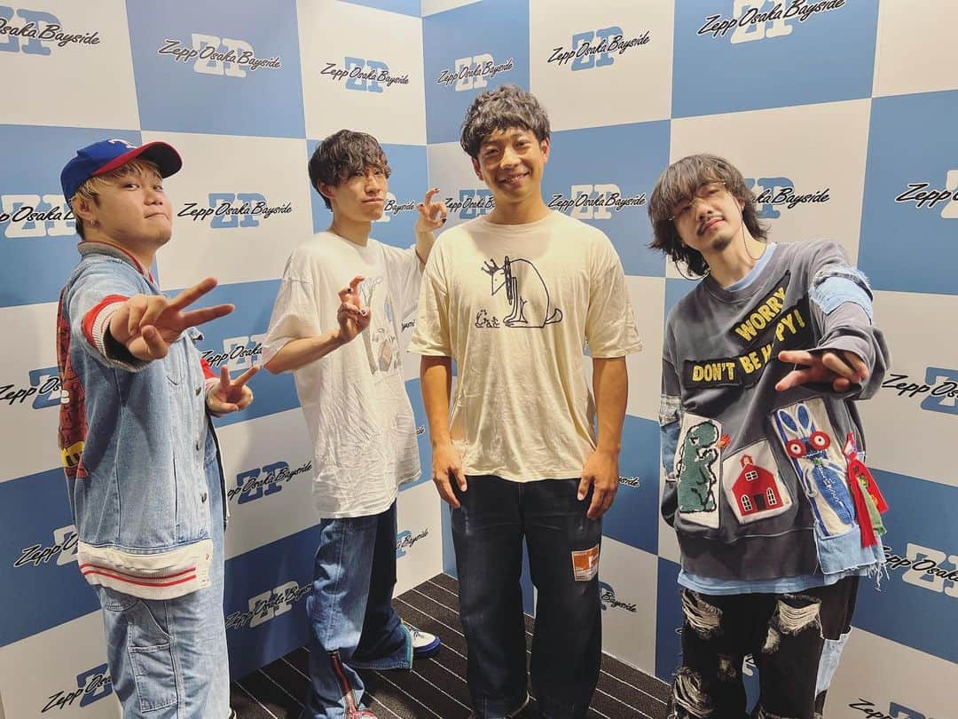 のインスタグラム：「PEOPLE1さんのツアー『PEOPLE SAVE THE F×××ING WORLD』大阪公演を観に行かせていただきました。 最初から飛ばしまくってて最高のライブでしたが僕の心でちゃんと泣いて仕事への活力になりました。 またお邪魔させていただきます。  #PEOPLE1 #PSTFW」