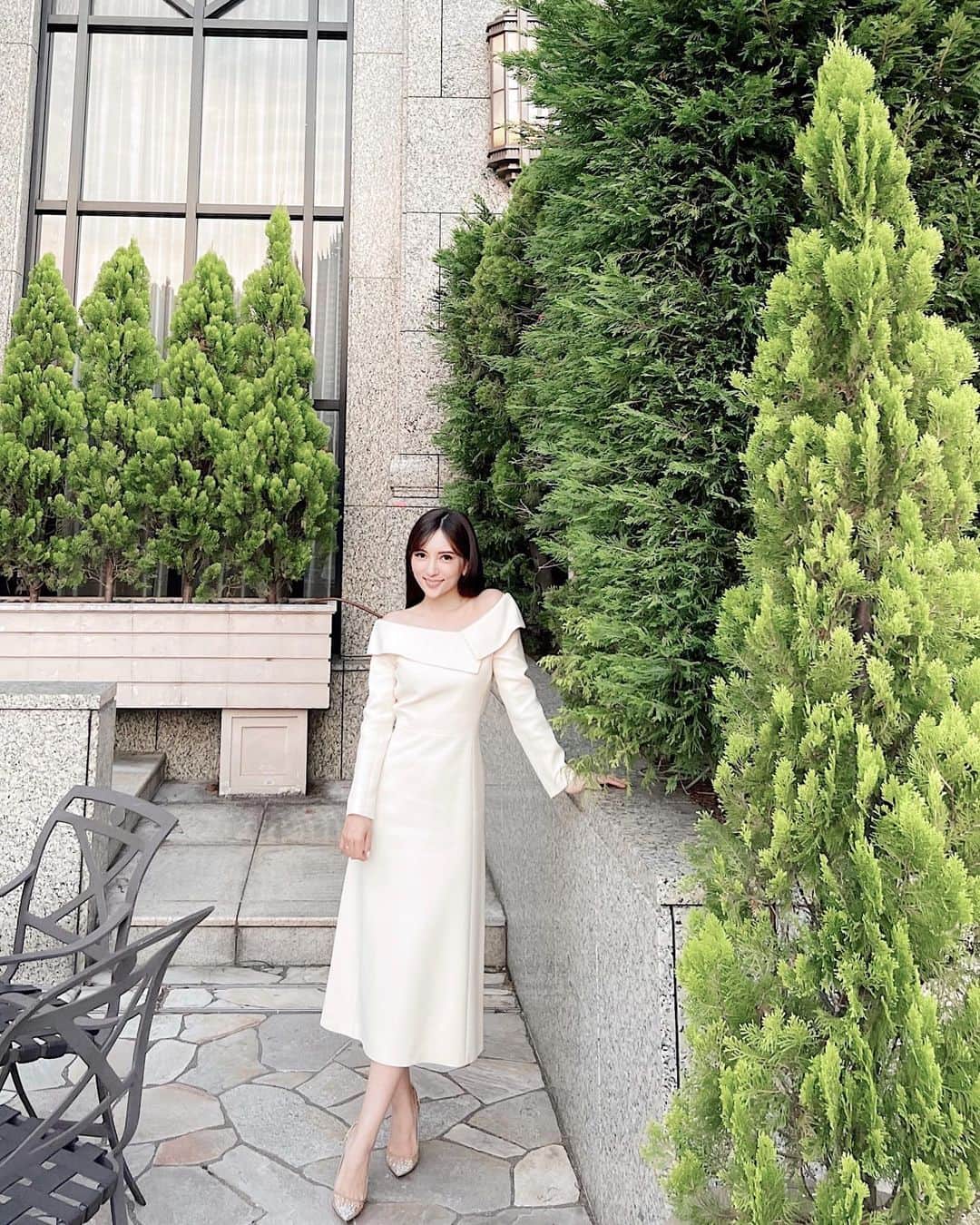 新井椎己のインスタグラム：「Thank you so much for all the birthday wishes full of love 🤍 愛あるメッセージにうるうる… なんて素敵な家族や友人に恵まれてるのでしょうと、心から幸せです。いつもありがとうございます。  先日一つの節目を迎えまして、また新たなステップアップの年としたいと思っています。少しずつインスタ再開します🤍笑　これからもどうぞよろしくお願いします🕊️✨」