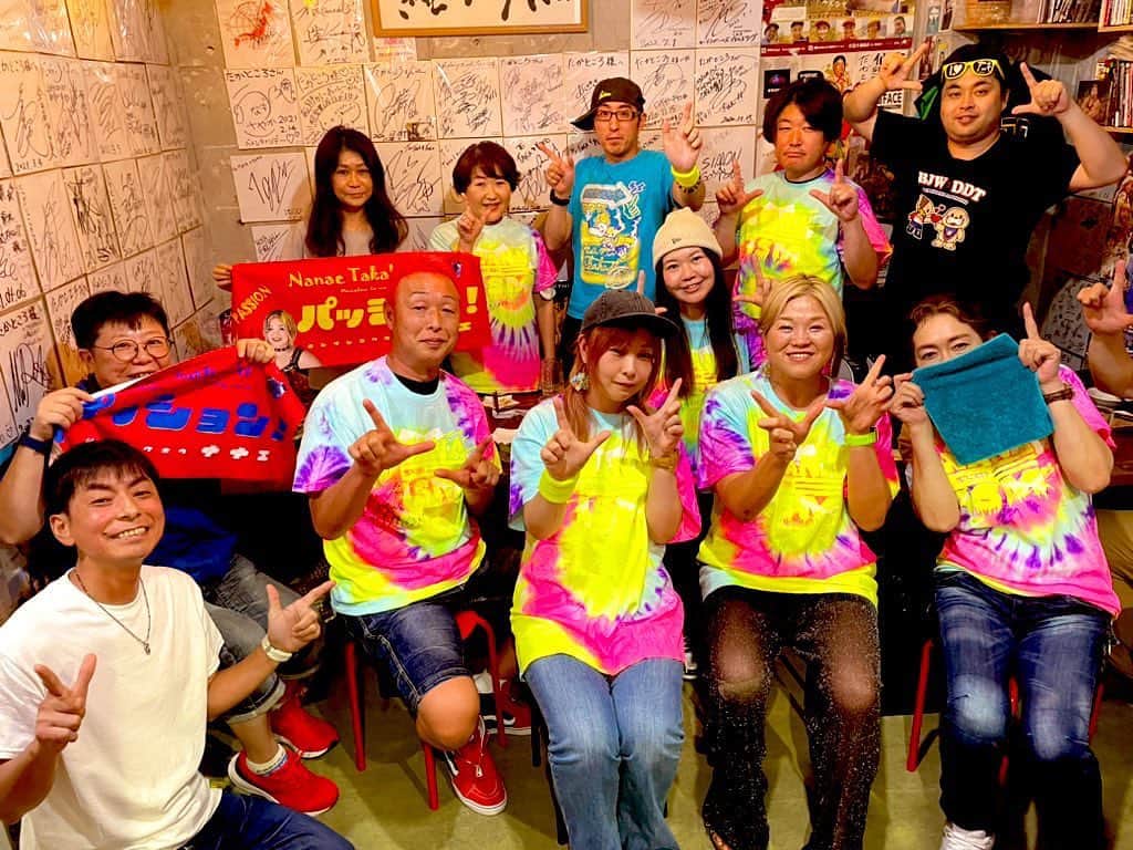 高橋奈苗のインスタグラム：「パッションナナエ定例会！ in @takayuki_kuribayashi0919   来てくれた皆さま、そしてたかところ様ありがとうございました！  美味しいごはん沢山ご馳走になった🍚  こうやって出会える事って奇跡みたいなことだよなー、って思います🥺  もっと会いたいな、と思える人間にならなきゃな🥺  @nanae_passion_  follow me!  通販ショップ➡︎ https://jungarian.thebase.in/  #プロレス #高橋奈七永  #ナナエ #パッション #passion #女子プロレス #人間国宝 #japan #nanaetakahashi #たかところ #水道橋　 #感謝」