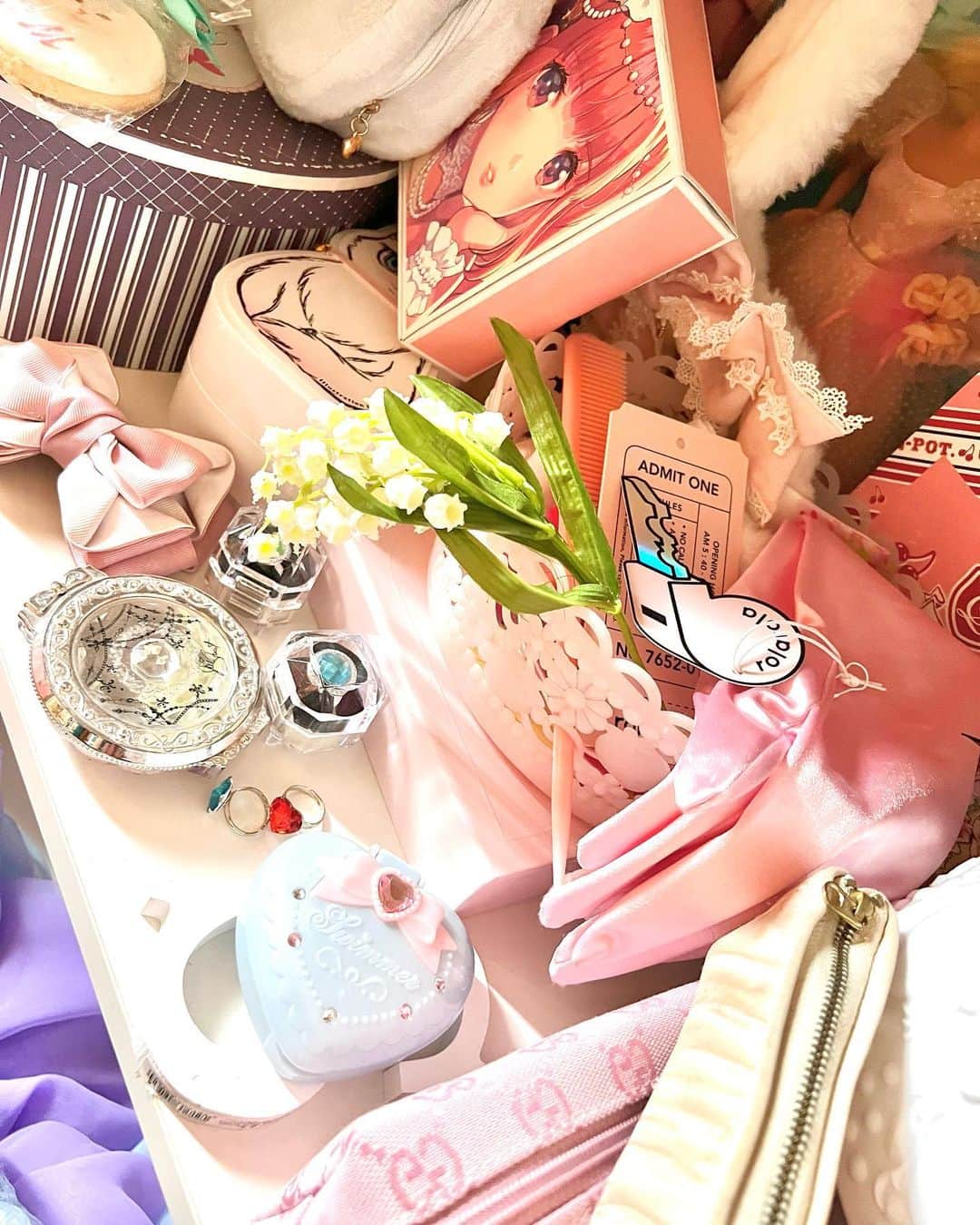 双木昭夫さんのインスタグラム写真 - (双木昭夫Instagram)「23日の「なまいきフリマ」に出品する商品のイメージ画です。 だいたいこんな感じのを格安で出品します。 宝探し感覚で。  あと、化粧品も沢山出します」6月18日 21時43分 - akio_namiki