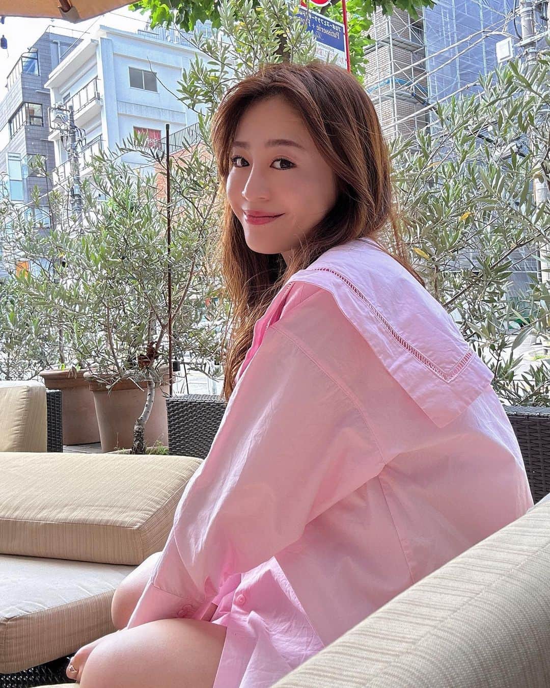 ericaのインスタグラム：「久しぶりに姉とランチ🍹」