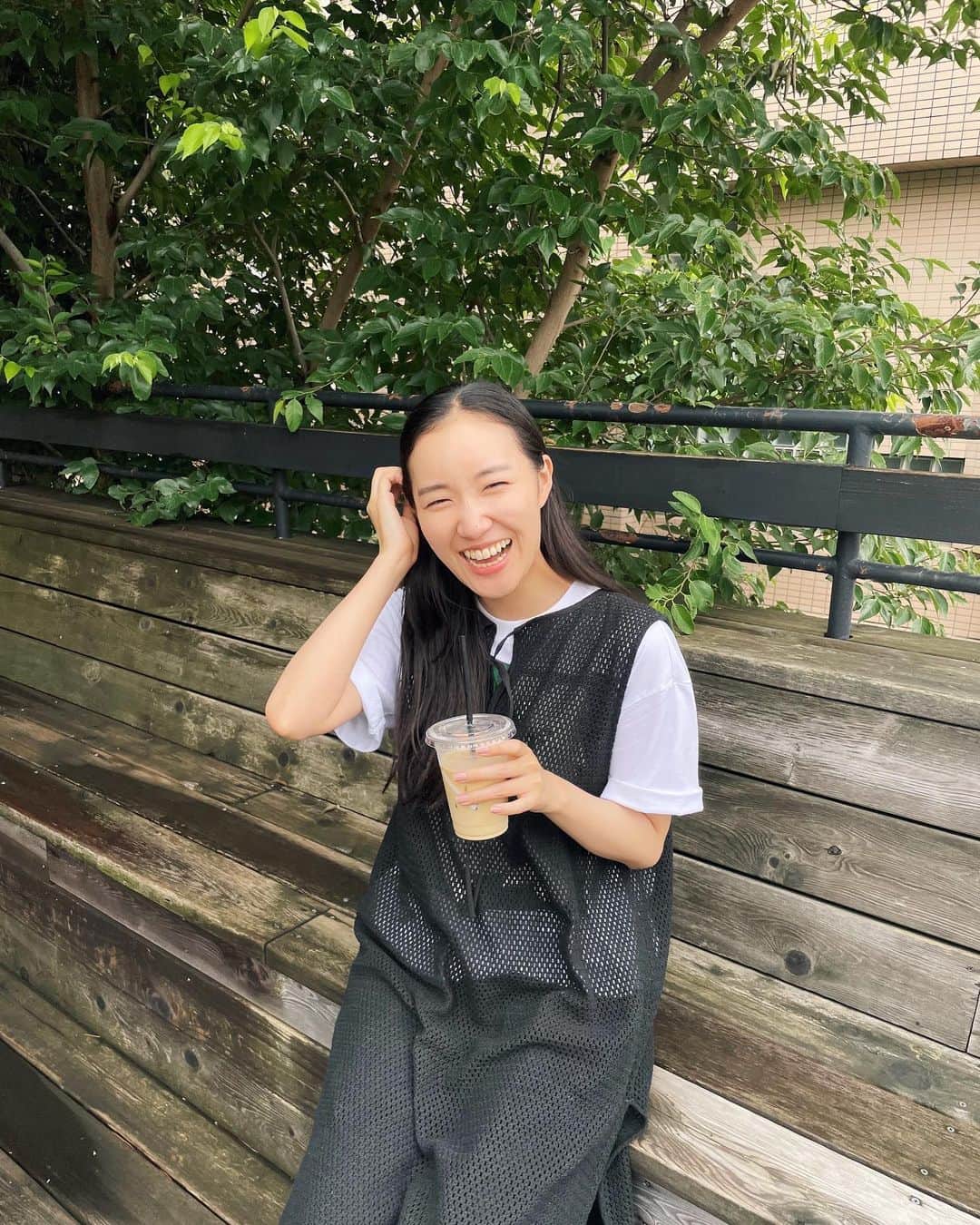 赤坂由梨のインスタグラム：「🤣⇔🙂 🌿」