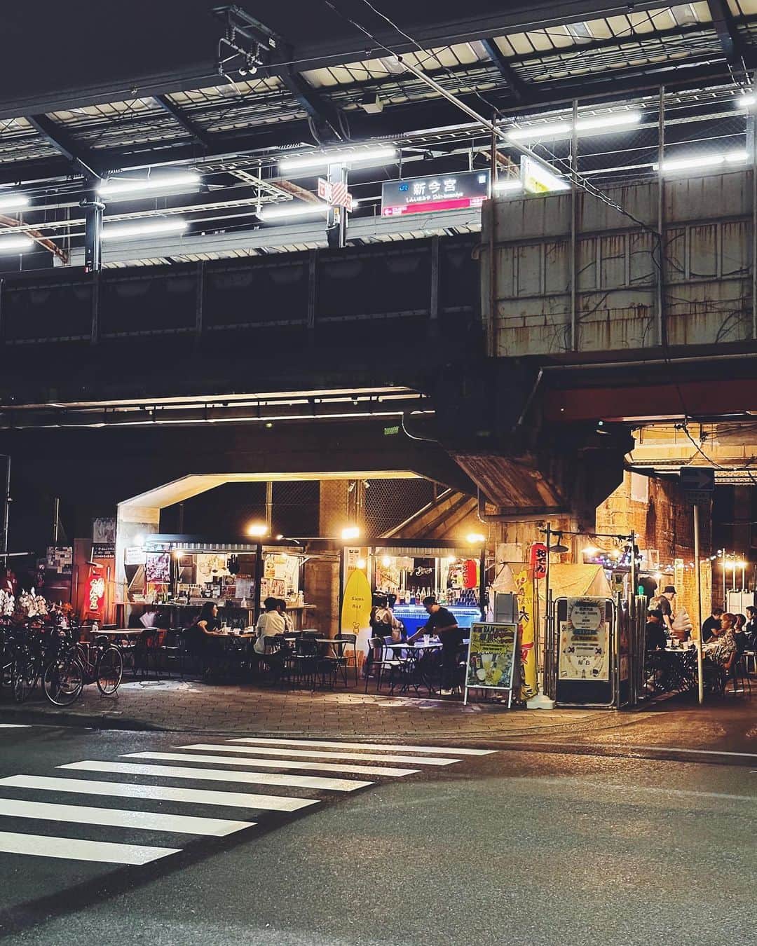 Daniel Waldronのインスタグラム：「Under the station 🚉」