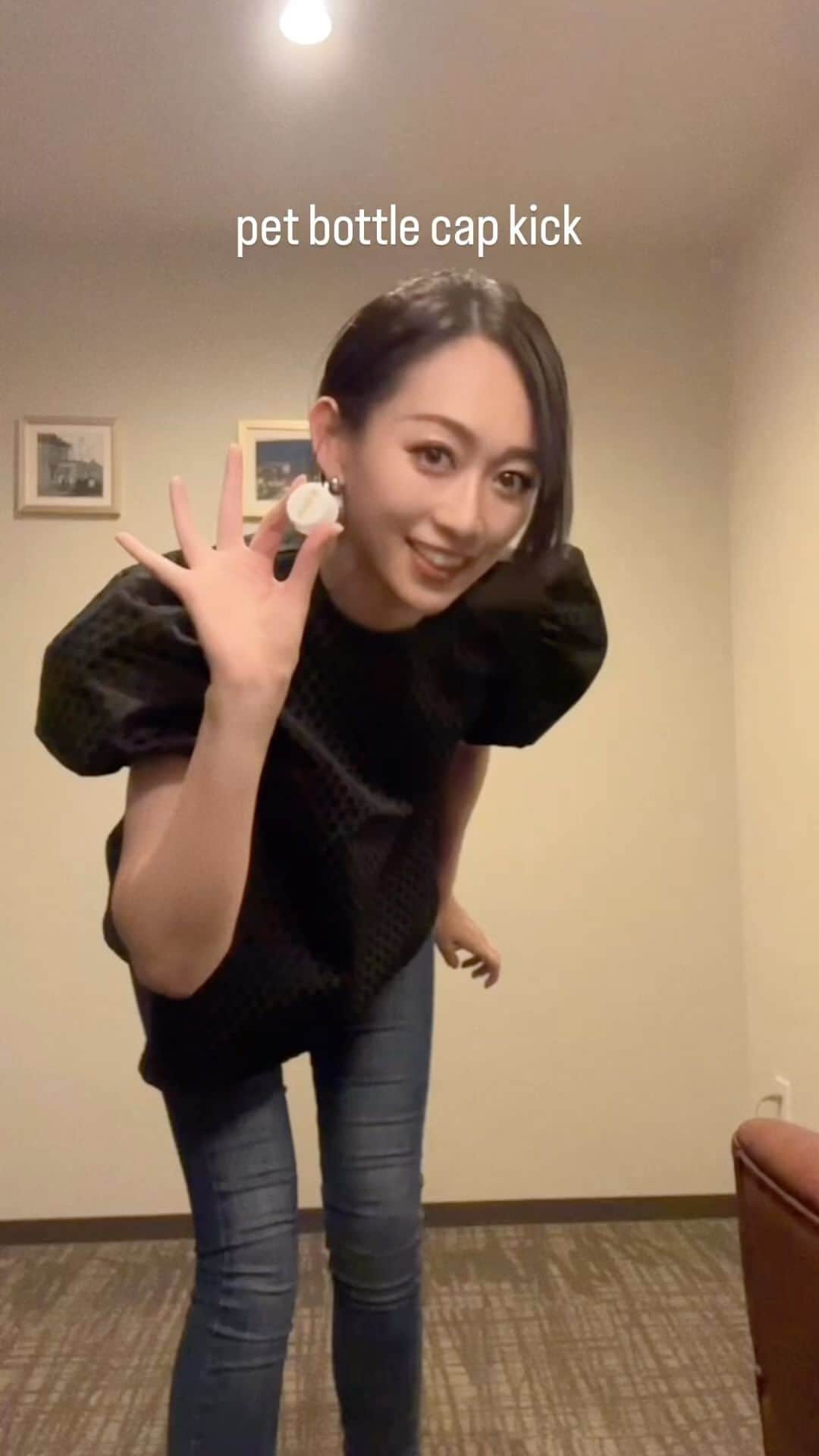 梨衣名のインスタグラム：「Q. What do you do in your free time? A. I usually kick something.」