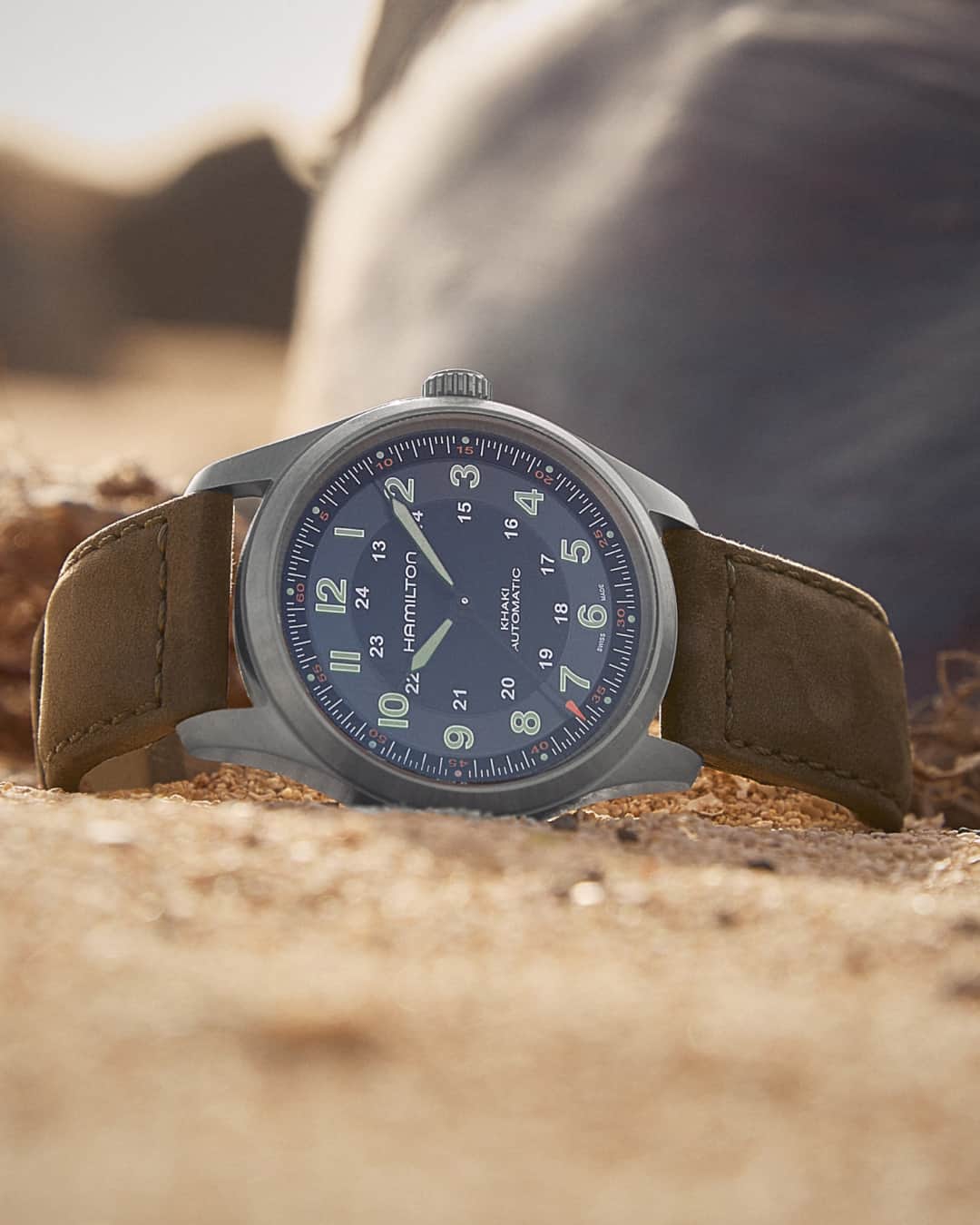Hamilton Watchさんのインスタグラム写真 - (Hamilton WatchInstagram)「Make Father’s Day an opportunity to create memories that will last a lifetime. From all-terrain Khaki Field to high-tech Khaki Aviation and sport-chic Jazzmaster Performer, celebrate fatherhood with a timepiece that embodies dad’s unique journey.  #hamiltonwatch #fathersday」6月18日 22時00分 - hamiltonwatch