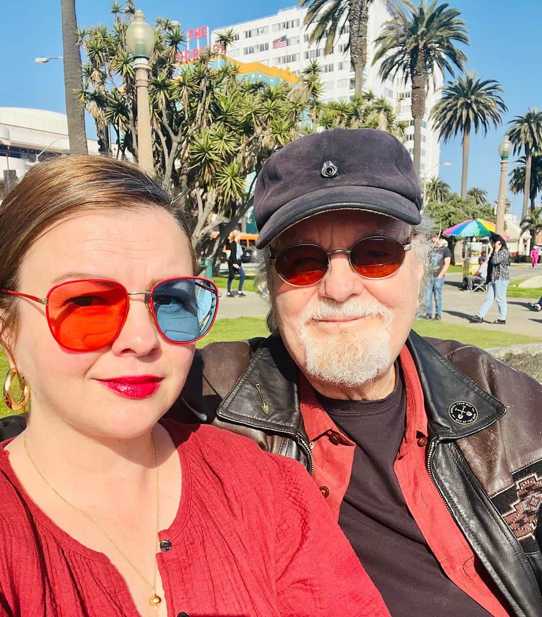 アンバー・タンブリンのインスタグラム：「Happy Father’s Day to my papa. I wrote about his incredible life and how I'm preparing for the day when he will be gone by learning to never take him for granted. Read it at the link in my bio.」