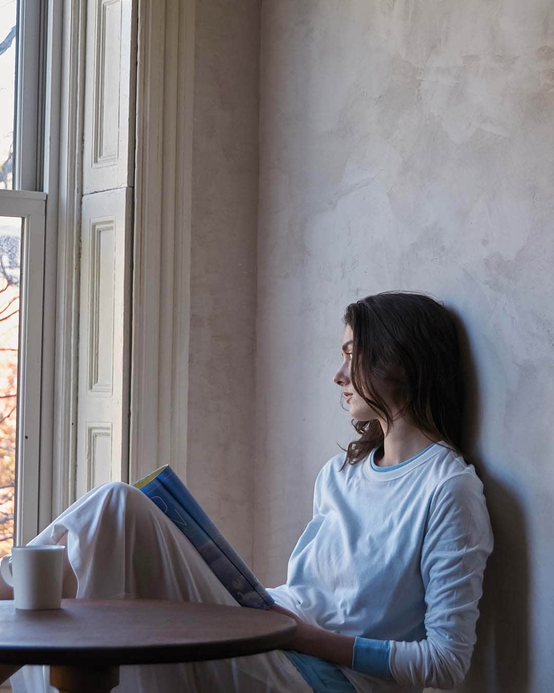 デミリーのインスタグラム：「Quiet Sunday mornings in organic cotton, designed be mixed,  matched, and layered—discover the Play With Colors Capsule」
