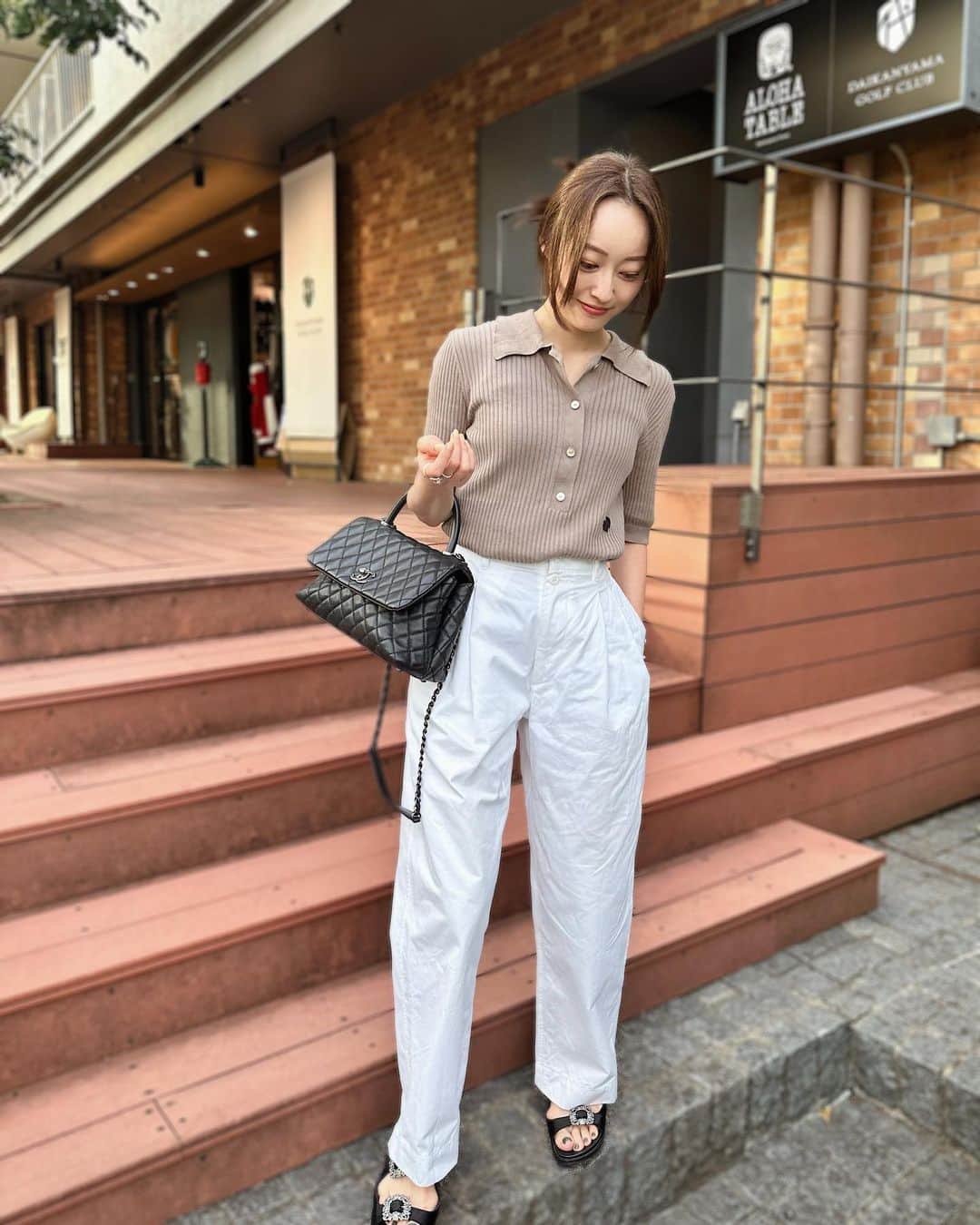 小祝麻里亜のインスタグラム：「久しぶりに2人でゆっくりと連休をすごせて楽しかったです🧚　美容室も一緒に行き、気を利かせてくれて（笑）隣同士にしてくれました😊🌻  一緒に住んでるとはいえ、日々仕事で忙しいから…ゆっくり2人で話したり、過ごす時間をつくるのも大切だなと実感💭  梅雨の晴れ間も気持ちよかった〜☀️  ． ． ＿＿＿＿＿＿ #코디 #스타일링 #데일리룩 #오오티디 #158cmコーデ #カラーマスカラ」