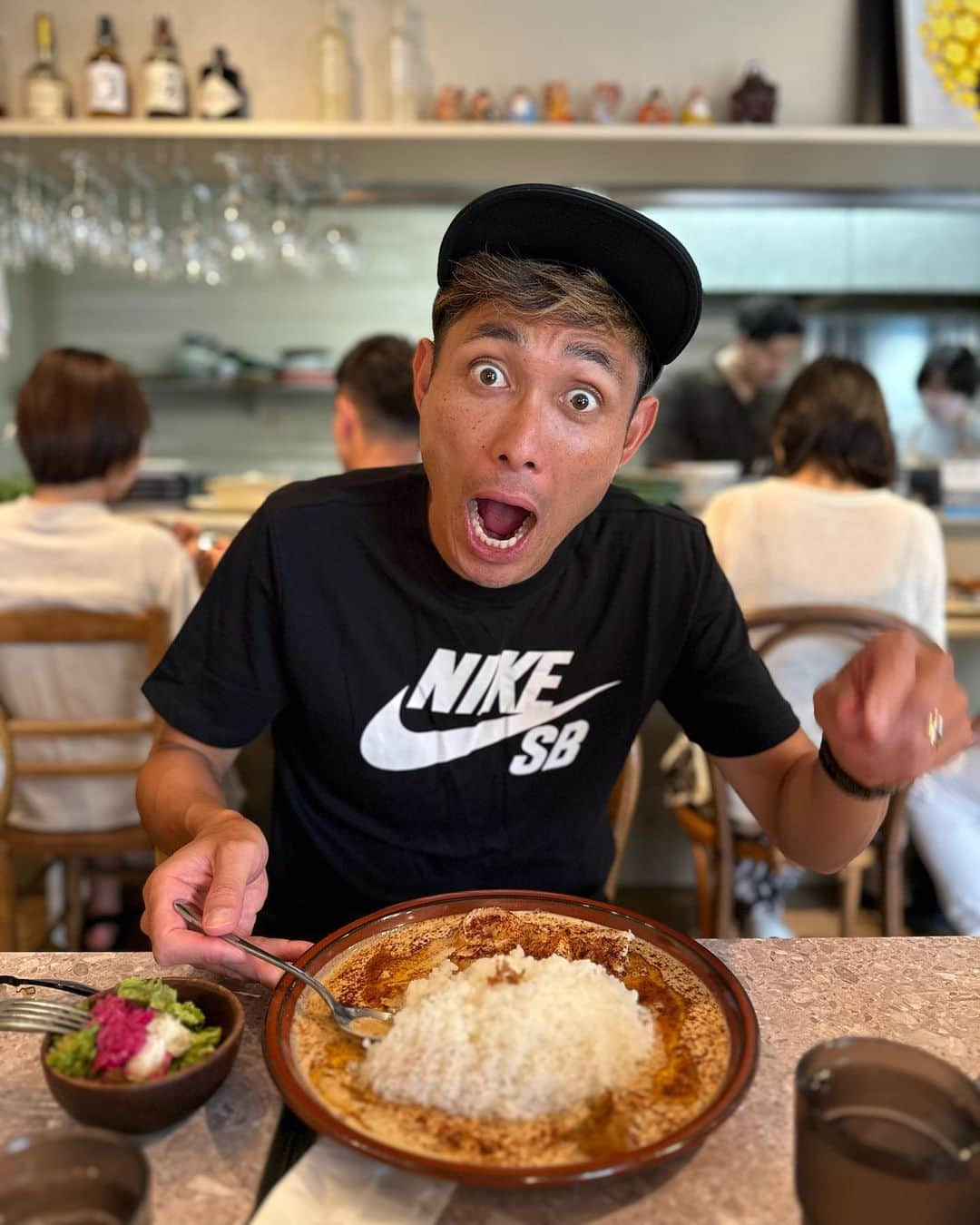 森脇良太のインスタグラム：「😋😋😋  カレーを食べる時ってだいたいこんな顔になっちゃう🤪  ならないか🤣笑  #ランチ #カレー #大盛り #愛媛 #ehime #松山 #松山ランチ  @classico_matsuyama_curry」