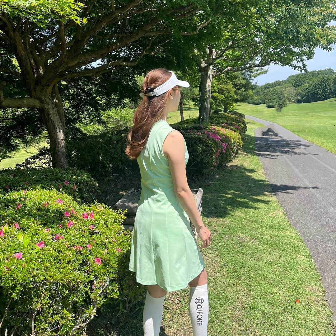 豊森ちはやさんのインスタグラム写真 - (豊森ちはやInstagram)「⁡ 暑くて溶けそうね 🫠 ⁡ visor & golf wear @jlindebergjapan  ⁡ ⁡ #jlindeberg #ジェイリンドバーグ」6月18日 22時24分 - chihaya_314