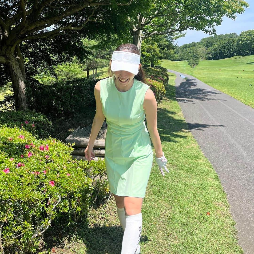 豊森ちはやさんのインスタグラム写真 - (豊森ちはやInstagram)「⁡ 暑くて溶けそうね 🫠 ⁡ visor & golf wear @jlindebergjapan  ⁡ ⁡ #jlindeberg #ジェイリンドバーグ」6月18日 22時24分 - chihaya_314