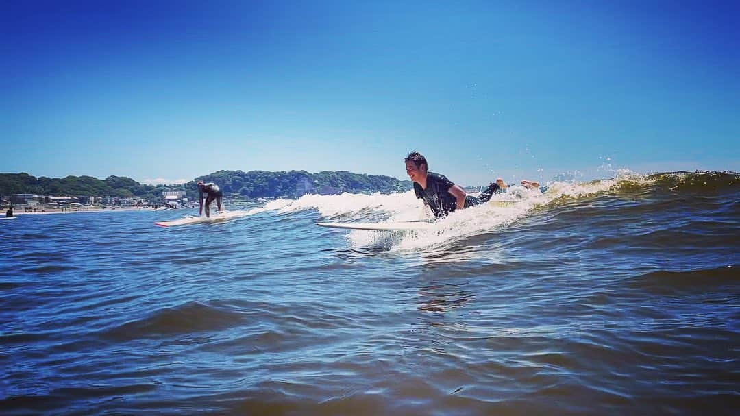 小松正英さんのインスタグラム写真 - (小松正英Instagram)「. 週末は2日連続の🏄🏾‍♂️day。  梅雨とは思えない快晴で波もそこそこ。  最高のリフレッシュになりました👍🏿  まだまだ理想系には程遠く、、、 今シーズンは回数増やしたいな🤔 . . . #サーフィン #アナウンサーの休日」6月18日 22時17分 - masa_fb.ank