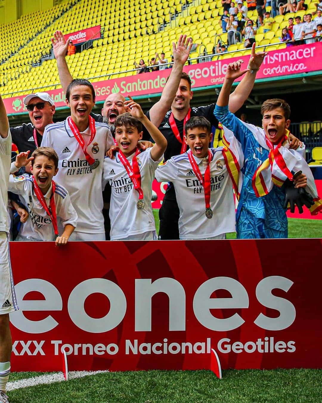 レアル・マドリードさんのインスタグラム写真 - (レアル・マドリードInstagram)「🙌 ¡CAMPEONES! 🙌  👊 Alevín A 🏆 XXX Torneo Nacional Geotiles LaLiga Promises Santander 🆚 Final: Barcelona 0-2 Alevín A #LaFábrica | #LaLigaPromises」6月18日 22時19分 - realmadrid