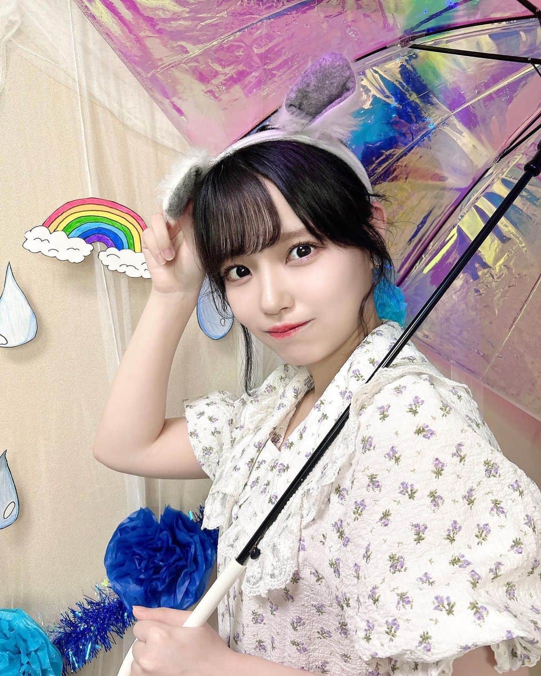 岩田陽菜のインスタグラム：「雨の日の動物園☔️🐐☔️  6月のひなふぇすありがとうございました~！SHOWROOMにて月1で開催されてますが、今月も楽しんで頂けましたか~？🌧🌈」