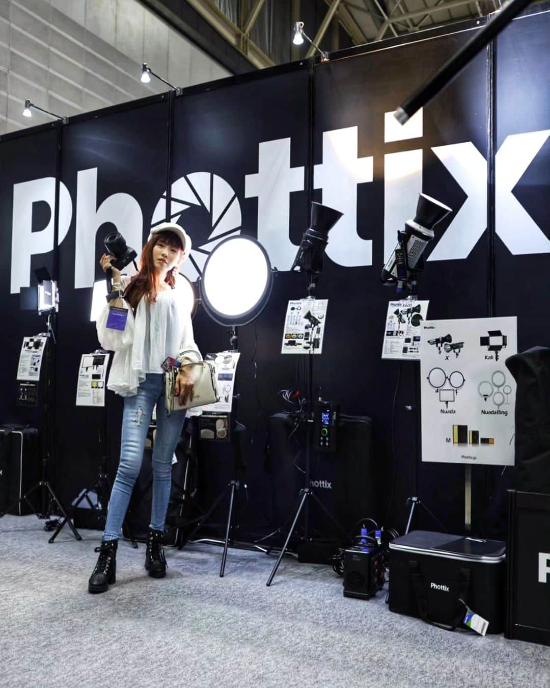 丹遥ニナさんのインスタグラム写真 - (丹遥ニナInstagram)「カッコいい❗「Phottix」 @phottix_japan 📸❣️ ・ ・ 先日友達のカメラマンさんと「PHOTONEXT2023」@photonext2023 に行ってきた。以前cp+でご縁頂いて、お邪魔させて頂いたPhottix @phottix_japan ブースにも遊びに行ってきましたよ😚🍸 ・ ・ 世界中いろんな国の有名カメラマンに愛用されてる、さすがtopレベル❕ ・ ・ ブースは格好良すぎて、たくさんの「Phottix」ストロボ達と共演shooting😘🩷💓 ・ ・ ✯✯✯✯✯✯✯✯✯✯✯✯✯✯✯✯✯✯✯✯✯✯✯✯✯✯✯✯✯ ・ ・ Model @minaninamiji   🖤 ファッションショー、タレント、作品撮影、商品撮影、 PR、インフルエンサー 、アンバサダー、 通訳、キャスティングなどの仕事は DMでお願いいたします。  🖤 丹遥ニナNina手書きかわいいニナキャラクターラインスタンプ 発売❗@ninalinestamp から飛べますよ❣️ ・ ・ #sheingals  #sheinstyle  #東京カメラ部 #丹遥  #canonr6 #私の写真もっと広まれ #桜木町 #外国人風  #sheglam  #ミラーレス一眼 #レンズ越しの私の世界 #シャッターを切る瞬間が好き #東京カメラ倶楽部 #ig_japan #love_bestjapan #lovers_nippon #bestjapanpics #art_of_japan_ #tokyocameraclub #ig_phos #横浜 #モデル募集 #canon_photos #パシフィコ横浜 #キャノン女子 #作品撮り #キャノンカメラ #canonphotography #canonjapan  #PHOTONEXT2023」6月18日 22時29分 - minaninamiji