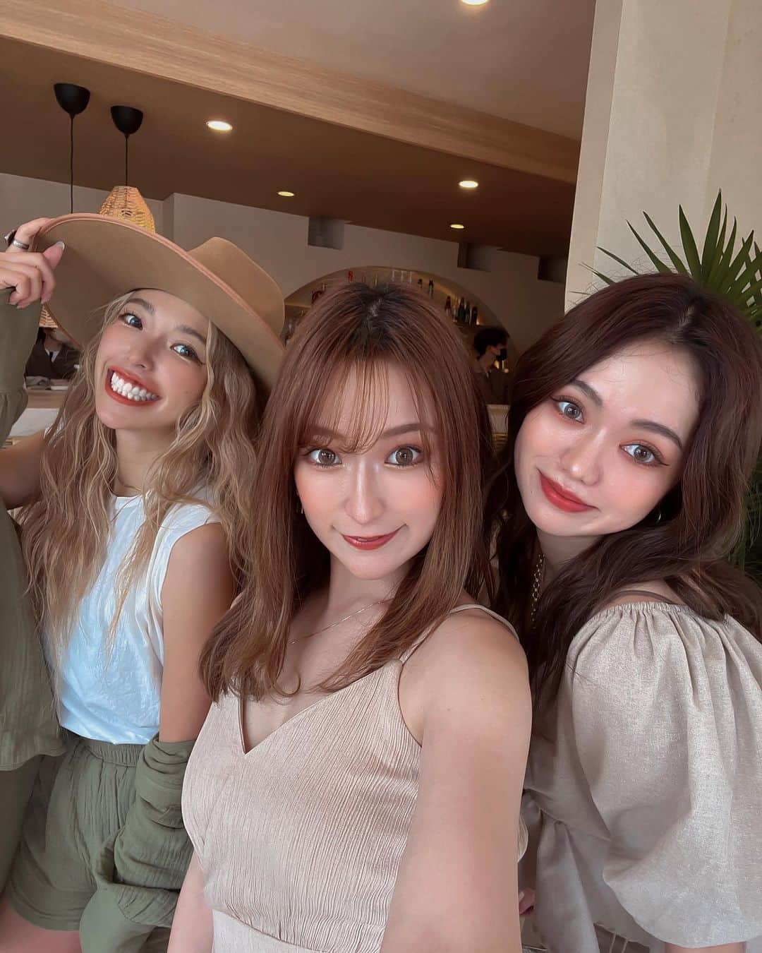 RUI ONUMAのインスタグラム：「GIRLS🫶🧚🩵  ゆみちゃんしぴちゃんと🤳  ちょーどハイトーン茶髪暗髪の バラバラバランス🙏💖笑  めちゃめちゃ笑って楽しかったのん🌼笑」