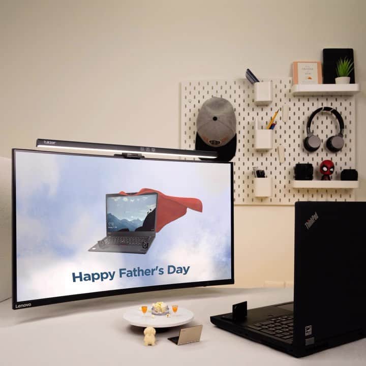 Lenovoのインスタグラム：「Where do fathers keep their jokes? In a dad-a-base. #HappyFathersDay」