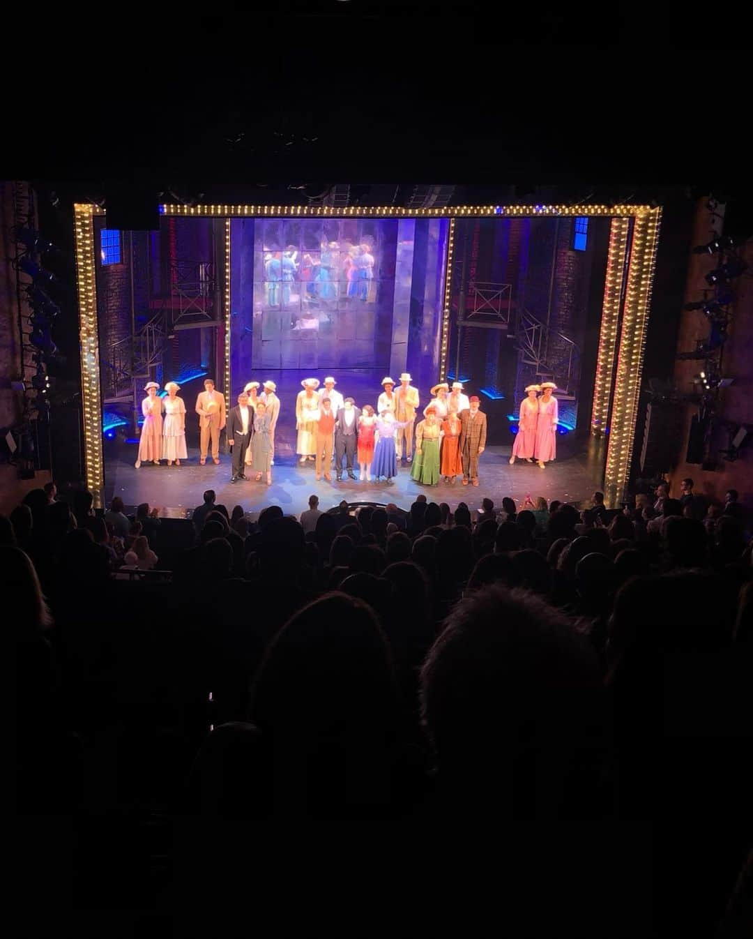 岡田育さんのインスタグラム写真 - (岡田育Instagram)「🚨🎭 BACKSTAGE TOUR (1/3) 🎭🚨 @funnygirlbwy @bcefa  #funnygirl #funnygirlbroadway  #backstage #backstagetour  #behindthescenes  #broadwaymusicals  #augustwilsontheatre  By courtesy of @mmmasssun #masumiiwai #japanesemusicalactor  #asiansonbroadway  . しばらく連投します、 #ブロードウェイミュージカル 『 #ファニーガール 』おかわり観劇！ そして日本人キャストの #岩井麻純 さんに舞台裏をご案内いただきました。早く日記も書かないと！ とりあえず札束と見れば撮るわたくし。」6月18日 22時59分 - okadaic