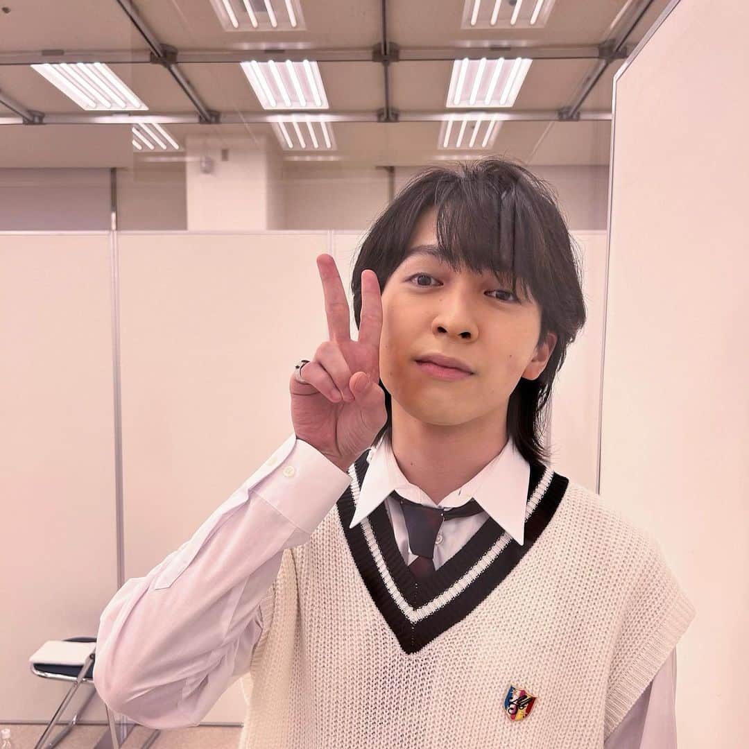 M!LKオフィシャルInstagramのインスタグラム：「. #吉田仁人 と2ショット会💛  @yoshida_jinto_milk   #MILK #MILKジュエル #MILKtopaz」