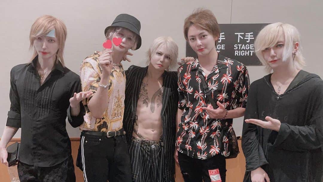MiA のインスタグラム：「ライブ観ながらHYDEさんと同じ時代に生まれてよかった...  と心から思いました。 最高のライブをHYDEさん有難うございました！ Aliさん、ひこさんにも久々お会い出来て嬉しかった！」