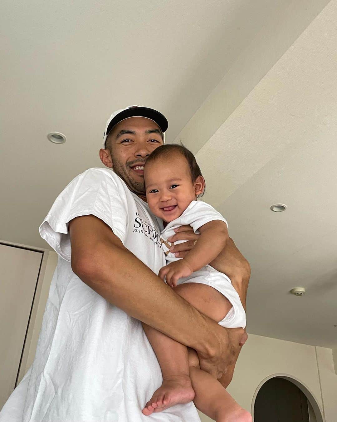 mao mitsuiさんのインスタグラム写真 - (mao mitsuiInstagram)「Happy 1st Father’s Day ❤️ We love you sooo much!  @lono3 🏆🏆🏆」6月18日 22時51分 - maointhepark