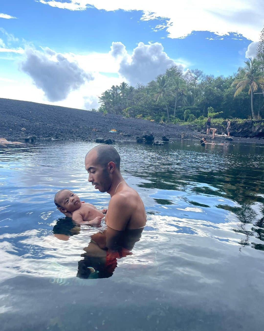 mao mitsuiさんのインスタグラム写真 - (mao mitsuiInstagram)「Happy 1st Father’s Day ❤️ We love you sooo much!  @lono3 🏆🏆🏆」6月18日 22時51分 - maointhepark