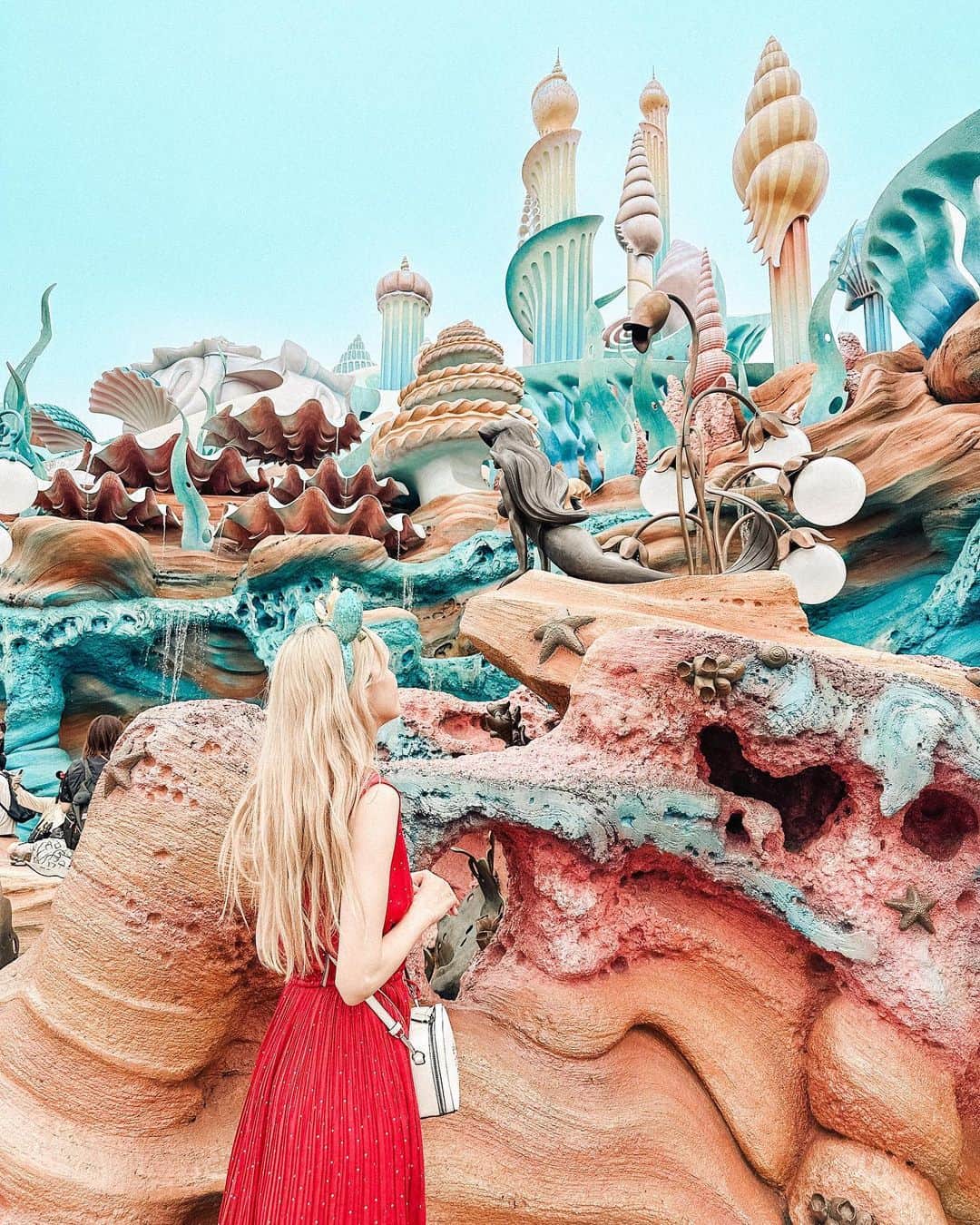 浅場佳苗のインスタグラム：「🧜‍♀️🐚🚢✨🌍 ・ #ディズニーシー #disneysea #tokyo #japan #dancemusic #dancepop #edm #singer #songwriter #シンガーソングライター #フレキシタリアン #動物愛護 #サスティナブル #エコ #地球にやさしいミュージシャン #愛犬家 #浅場佳苗 #kanaeasaba」