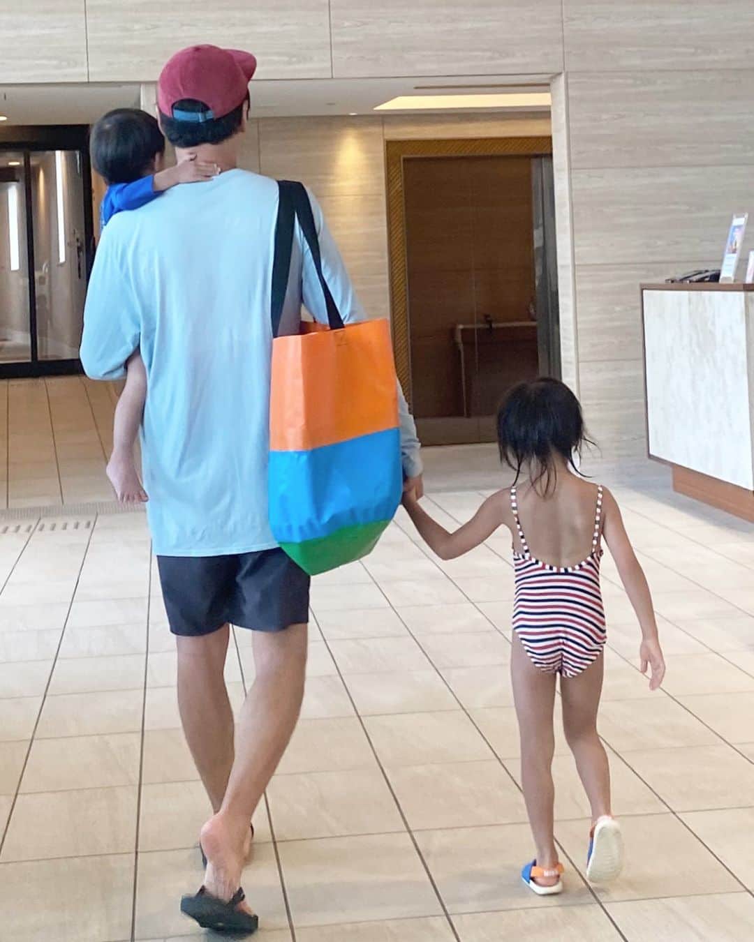 YOPPYのインスタグラム：「. FATHER’S DAY おとうちゃま  この愛おしい後ろ姿は いつも見てる 特別過ぎる光景  当たり前になりがちな 日常だけど やはり特別だと思う  今日  かなり たくさんのありがとう！」