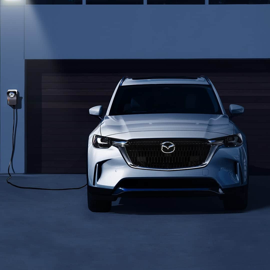 MAZDA Canadaのインスタグラム：「Dad’s weekend might be a big one, so make sure he gets the time to recharge. Happy Father’s Day! #MazdaCanada #FathersDay 🔴 Le week-end de papa risque d'être bien rempli. Assurez-vous qu'il prenne le temps de se ressourcer et de bien recharger ses batteries ! Bonne fête des Pères ! #FêtedesPères​」