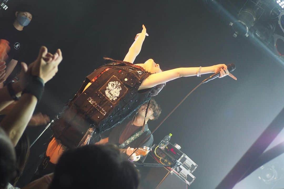 山本彩のインスタグラム：「⁡ 6/17 福島@郡山HipShot 6/18 栃木@宇都宮HEAVEN'S ROCK ⁡ ⁡ 皆で作ってる、いや 皆に作ってもらってる そう感じずにはいられないツアーです。 ⁡ あったかくて、熱くて LIVEへの思いも、皆への想いも 日に日に大きくなってくばかり。 ⁡ ありがとう✨」