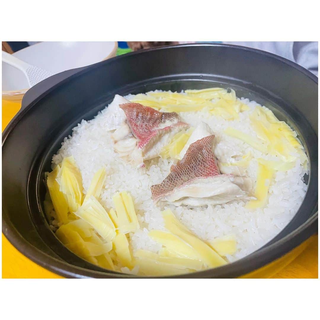 のインスタグラム：「お母さんが 「みて！できた！」 ってみせてきたご飯が🍚 最高すぎて写真とったわ🤣✌️」