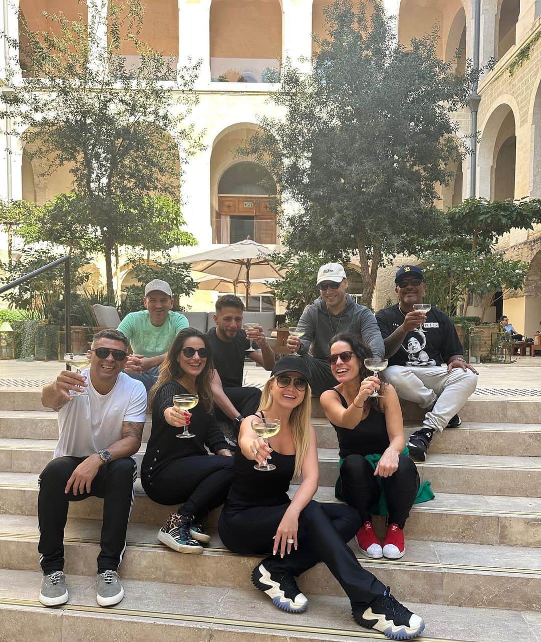 Eliana Michaelichin Bezerraのインスタグラム：「Israel!!! Foram MUITAS horas de viagem mas chegamos animados para levar pro Brasil este país repleto de história, beleza natural e modernidade. Bora trabalhar!! Saúde! #israel #telavivcity」