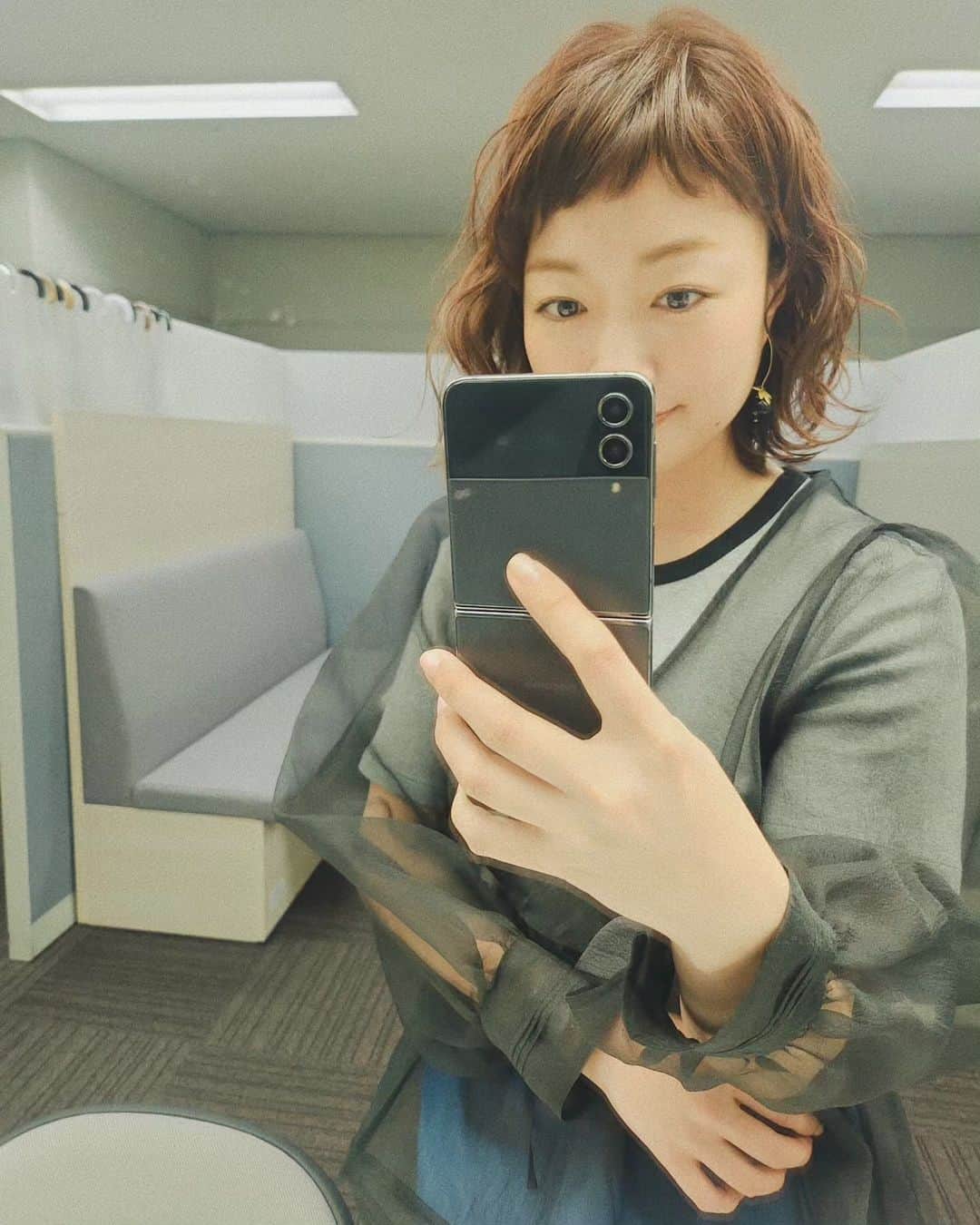 小雪のインスタグラム：「🌷 今週も駆け抜けたなぁ～ おつかれさまでした！  体調には気をつけて こころを大切に頑張ろう😊 何をするにも健康じゃないとね！  日常の笑えることを拾い上げていこう◎ 辛くても悲しくても また笑えることを信じてね。 希望は自分の中にある☺  私はみんなに 笑ってほしいし、笑ってくれたら 私も嬉しい！だから頑張る✌️」