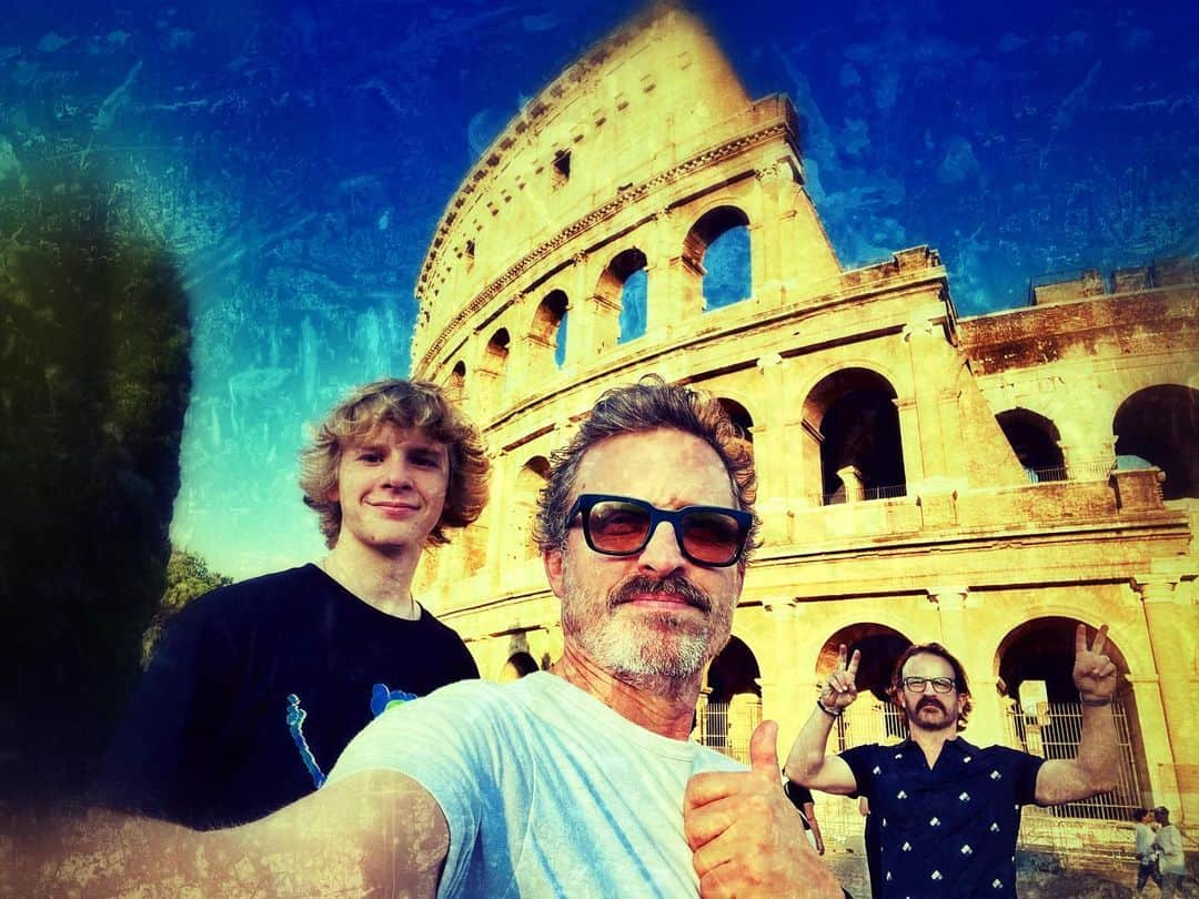 リチャード・スペイト Jrのインスタグラム：「Roma. @jusinbellocon @robenedict #supernatural」