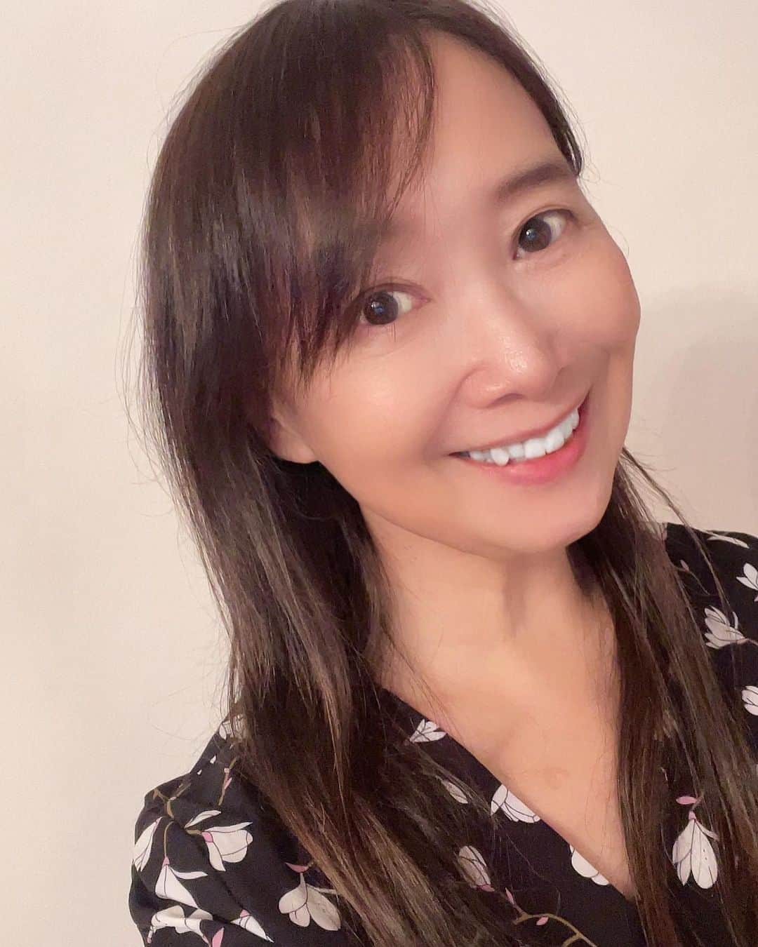 アグネス・チャンのインスタグラム：「髪を染めたよ。艶が出たような気がする。」