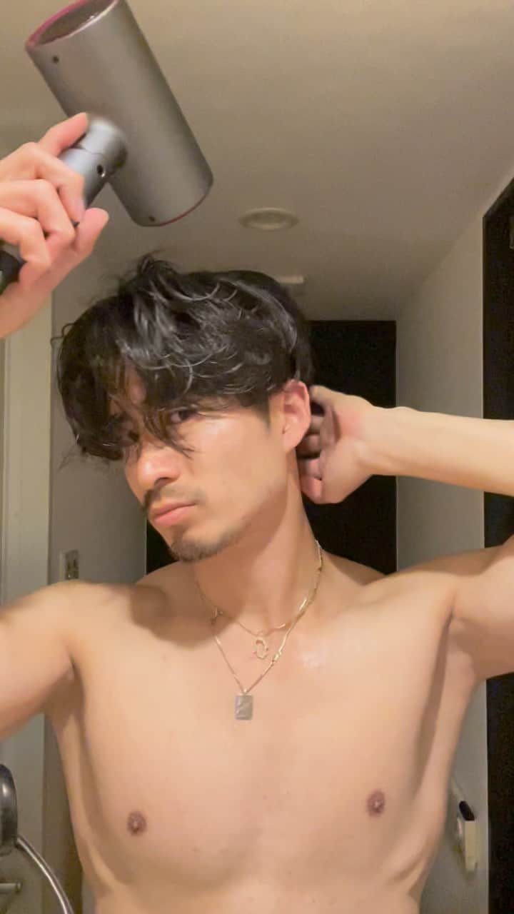Kensukeのインスタグラム：「フェイスケアとヘアセット😏🤲🏽」