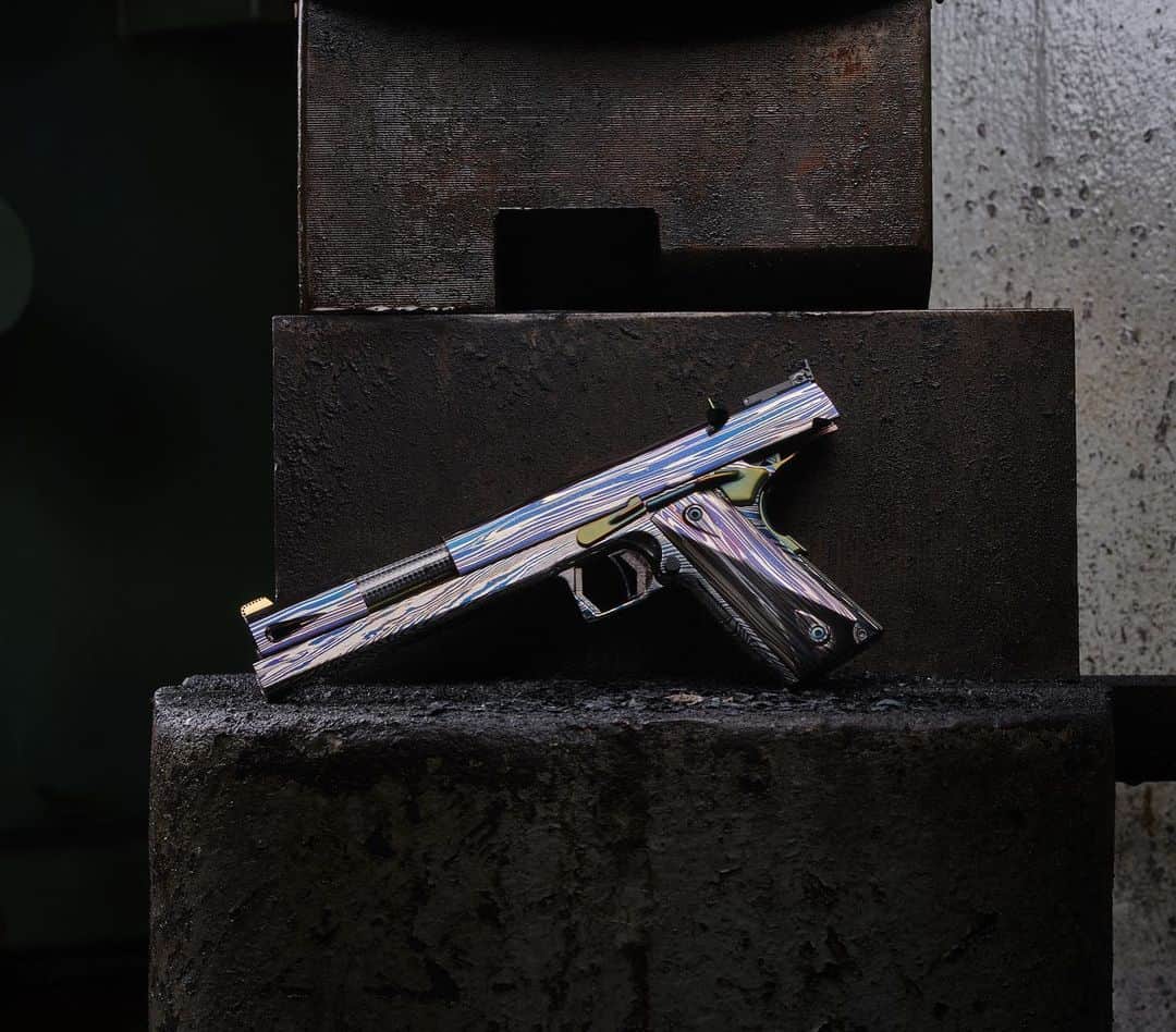 ウエストコーストチョッパーズのインスタグラム：「I just got some amazing pics of the JJFU Full Damascus “GMX” from @notstockphoto   You can see more and pics of all the custom guns we build on: www.JJFU.com」
