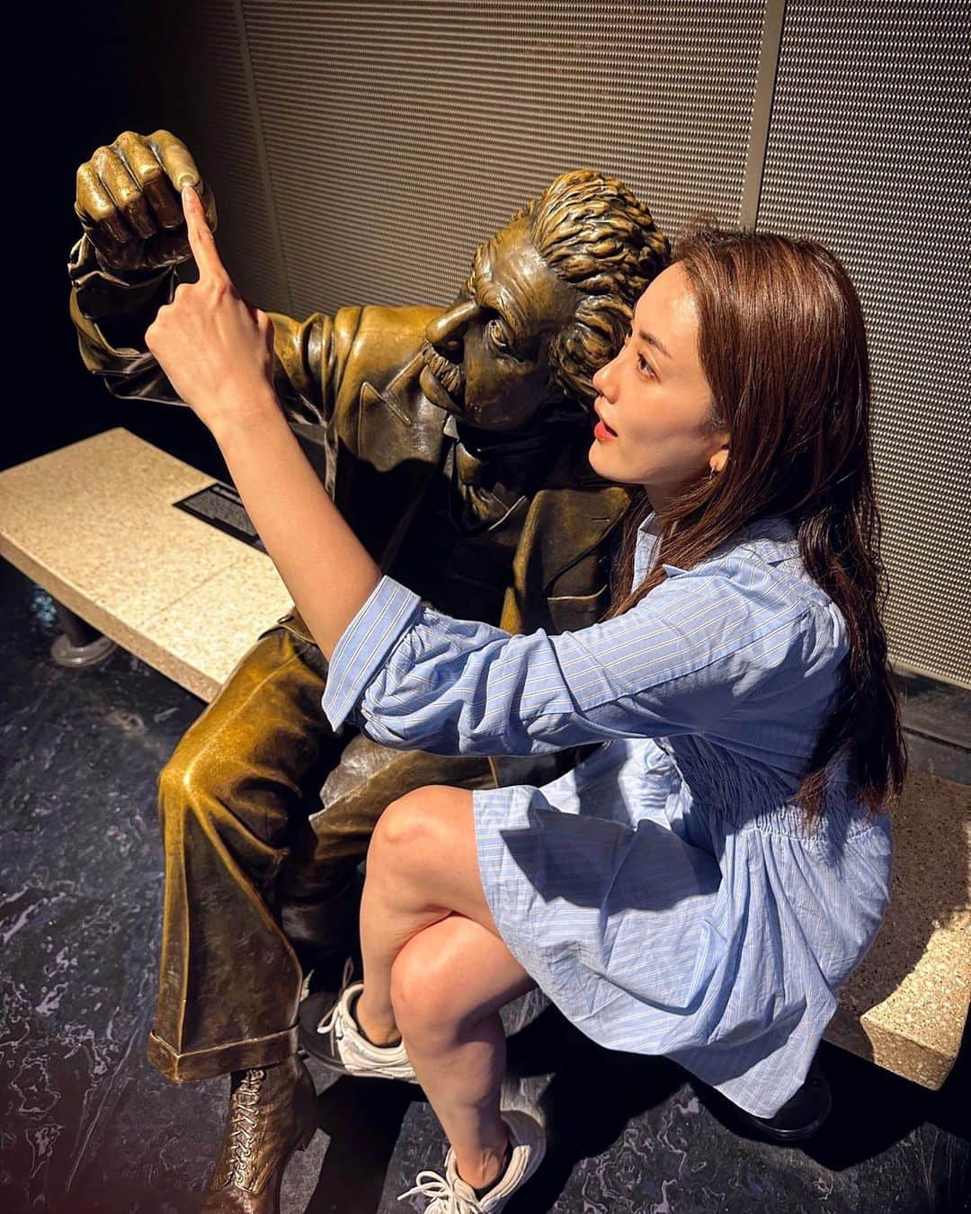 宮坂灯里さんのインスタグラム写真 - (宮坂灯里Instagram)「🪐🌏🌌 Learn from yesterday,  live for today,  hope for tomorrow.  #einstein  #griffithobservatory」6月18日 23時40分 - m.akari27