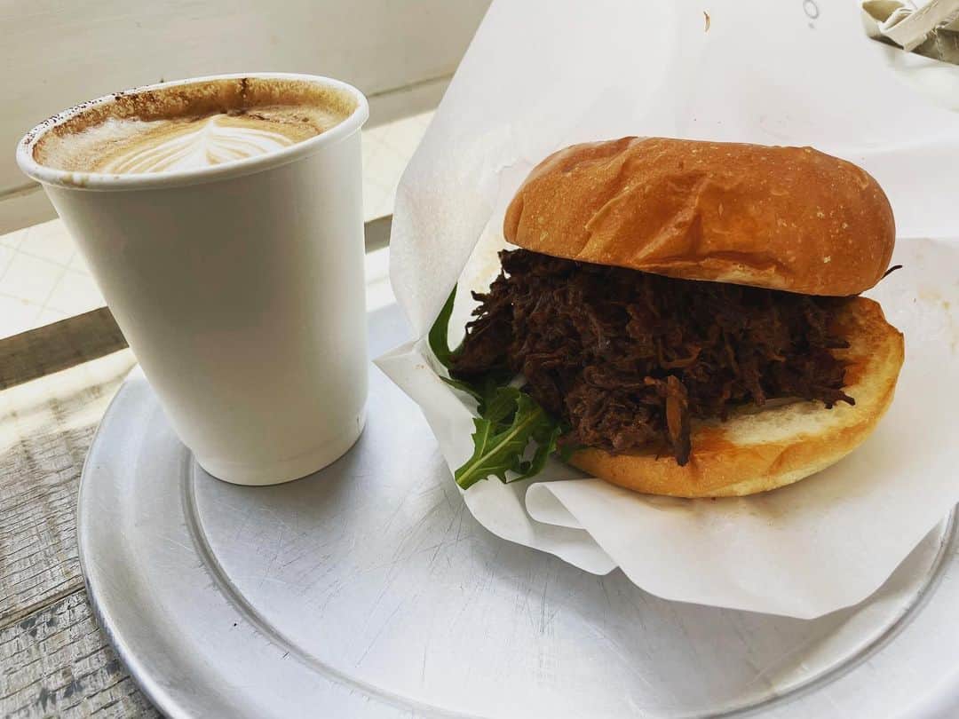 アグネス・チャンのインスタグラム：「Pulled pork burger. So good!」