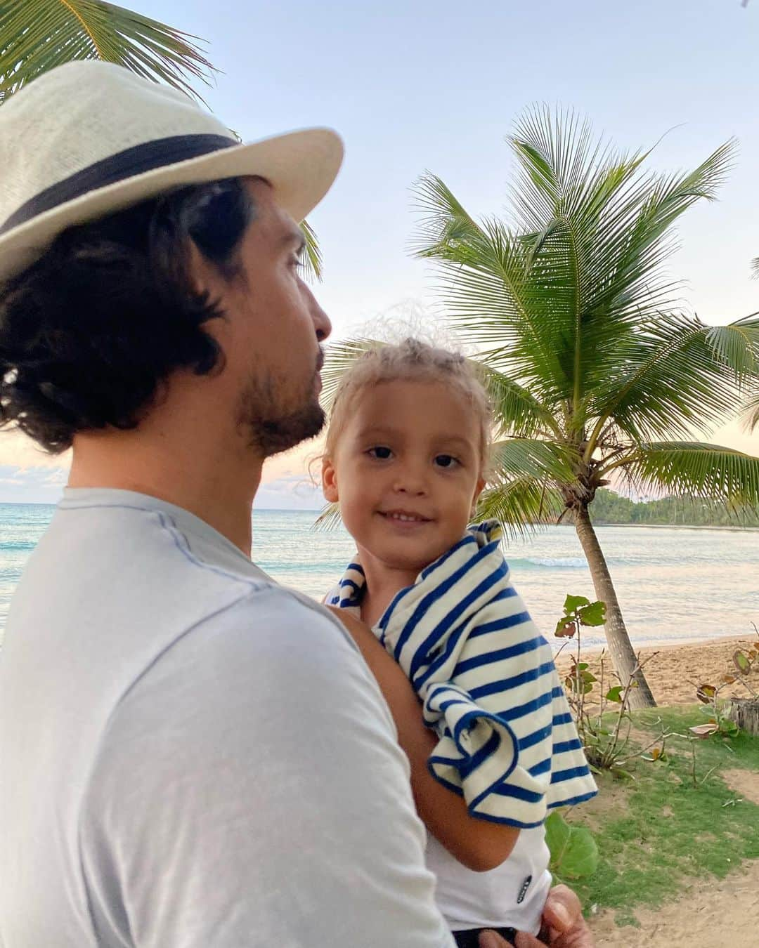 ペトラ・ネムコバさんのインスタグラム写真 - (ペトラ・ネムコバInstagram)「Boys are usually mama’s boys, but the bond between Bodhi and his daddy is beyond incredible. He is daddy’s boy and it brings me so much joy to witness their powerful love & so much laughter that it comes with.😄  Bodhi’s most happy place … is in Daddy’s arms.  “Huggies Dada” = His safe haven.   Happy Father’s Day to incredible daddy @benlarretche & all the incredible dada’s out there.   We are so grateful for you. 🙏We love you sooooo much. 💜💜💜」6月18日 23時41分 - pnemcova