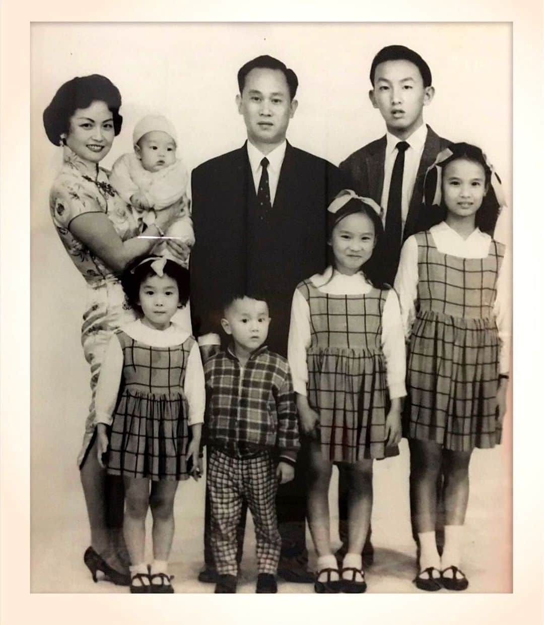 アグネス・チャンのインスタグラム：「Happy Father’s Day to all the fathers who care for their families and children!」